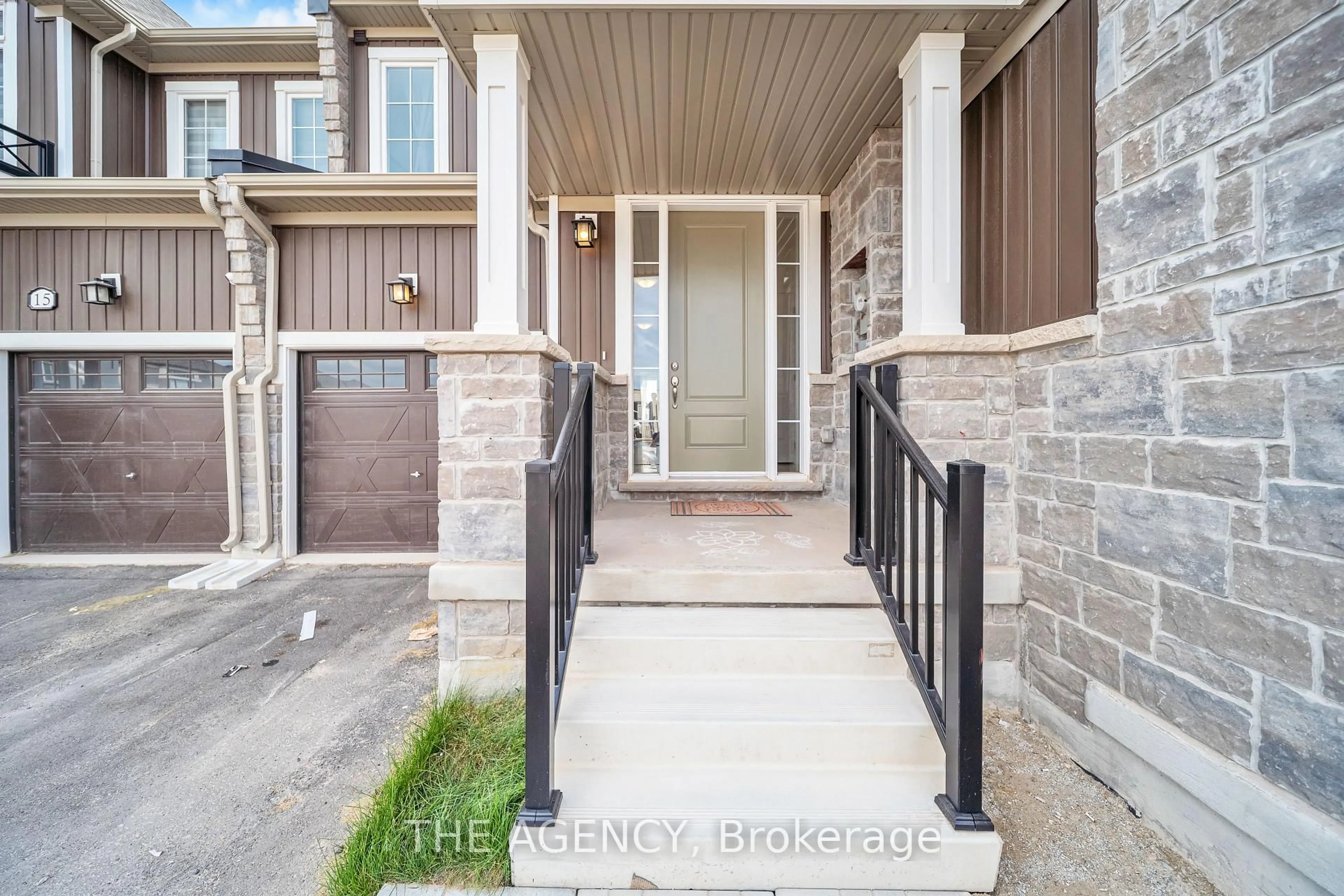 Indoor entryway for 17 Steer Rd, Erin Ontario N0B 1T0