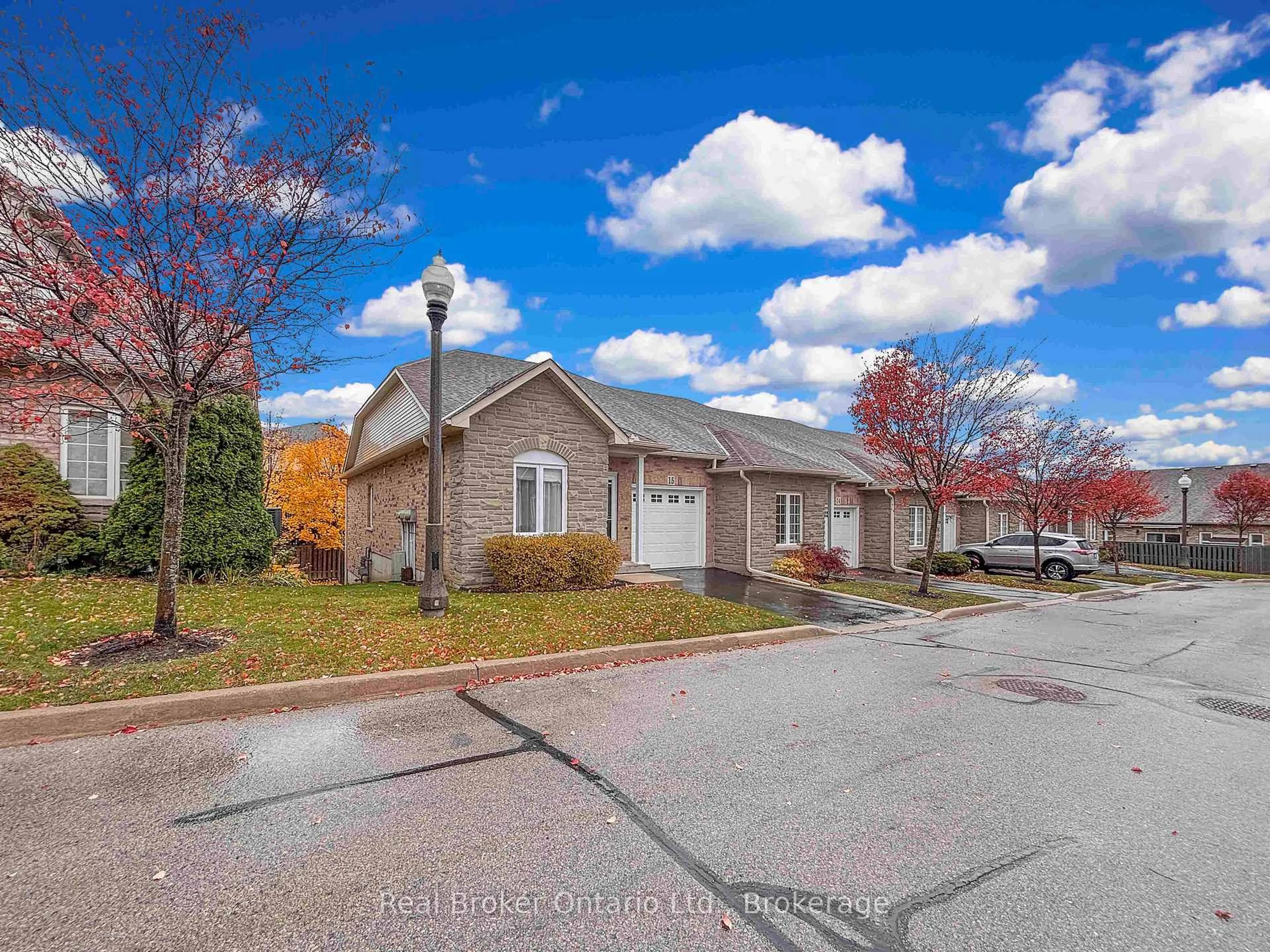 A pic from outside/outdoor area/front of a property/back of a property/a pic from drone, street for 566 Southridge Dr #15, Hamilton Ontario L9C 7W5