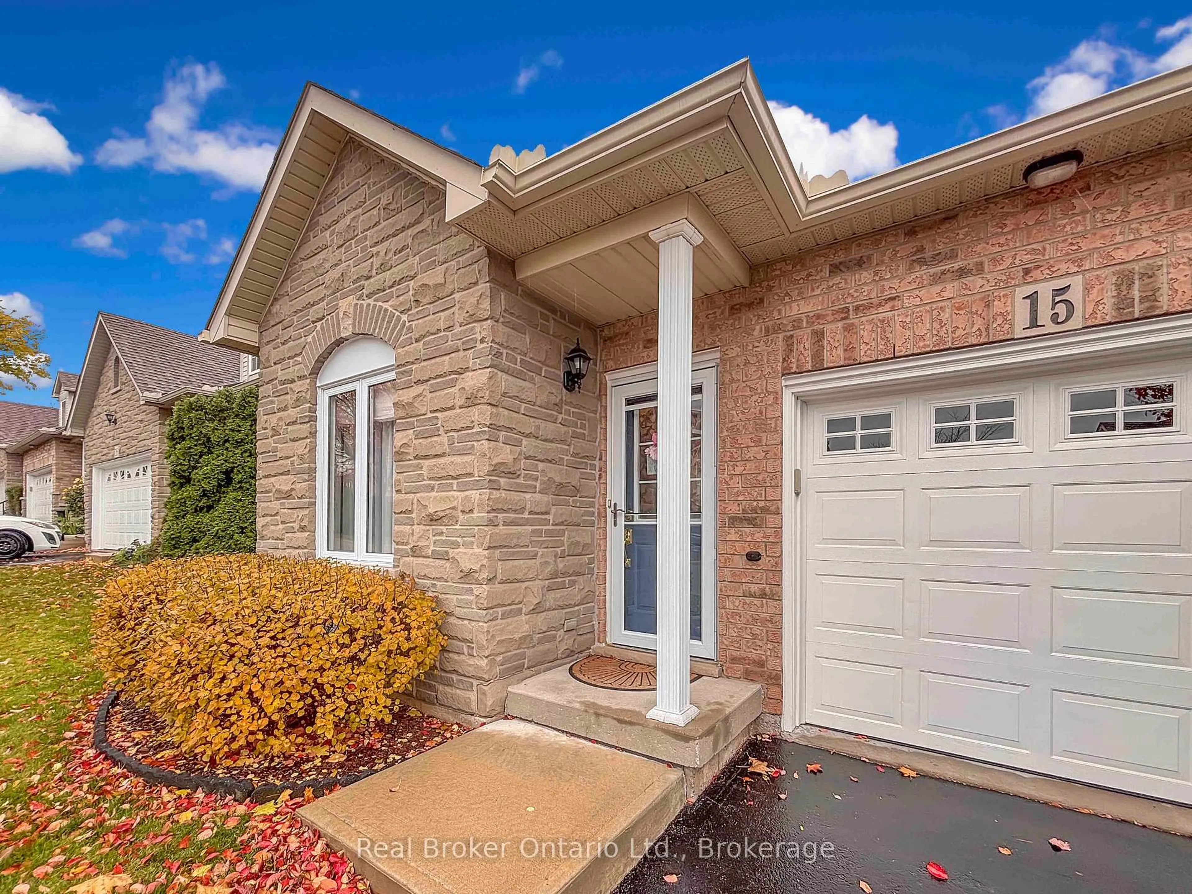Home with brick exterior material, street for 566 Southridge Dr #15, Hamilton Ontario L9C 7W5