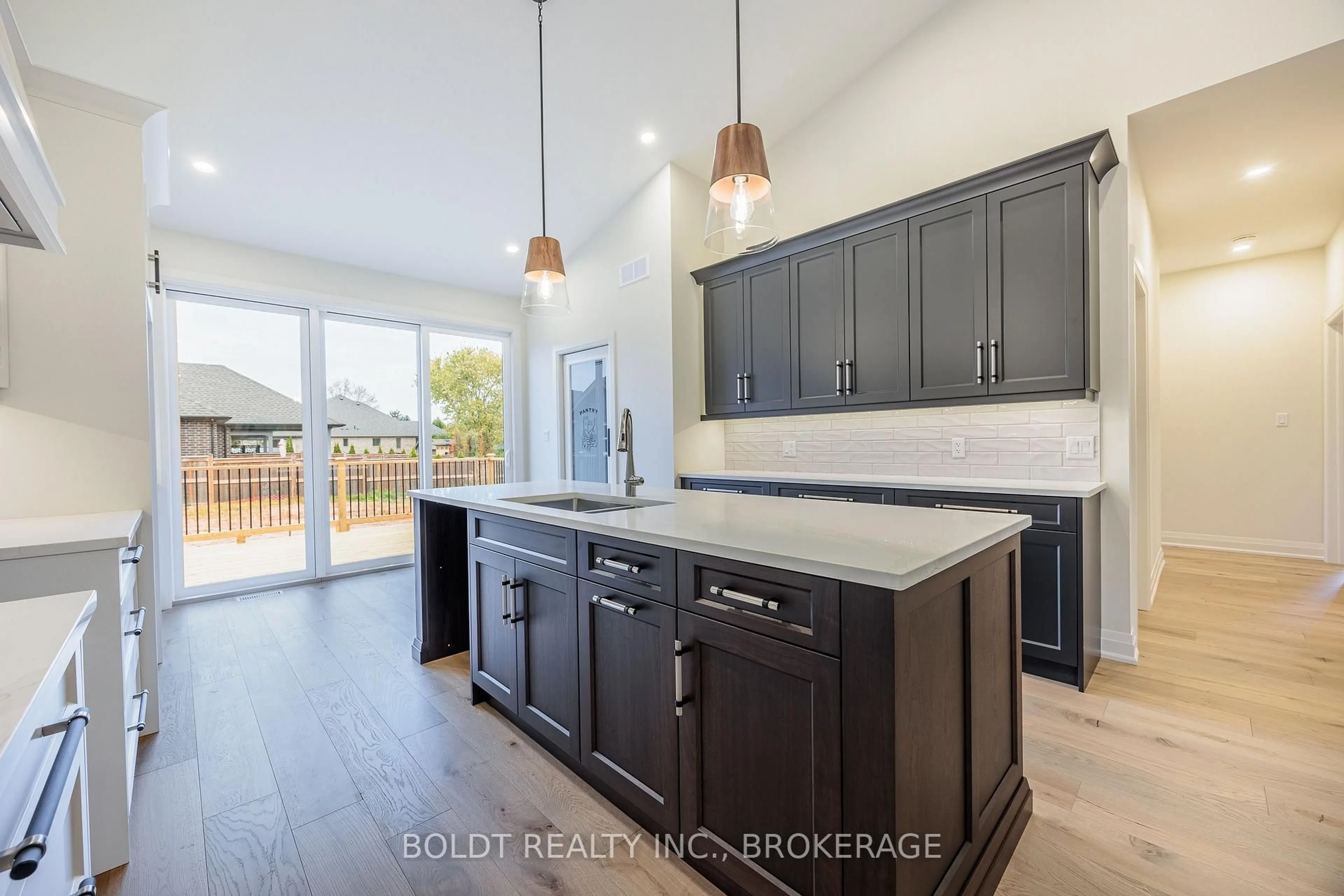 Open concept kitchen, unknown for 1051 PELHAM St, Pelham Ontario L3C 3E4