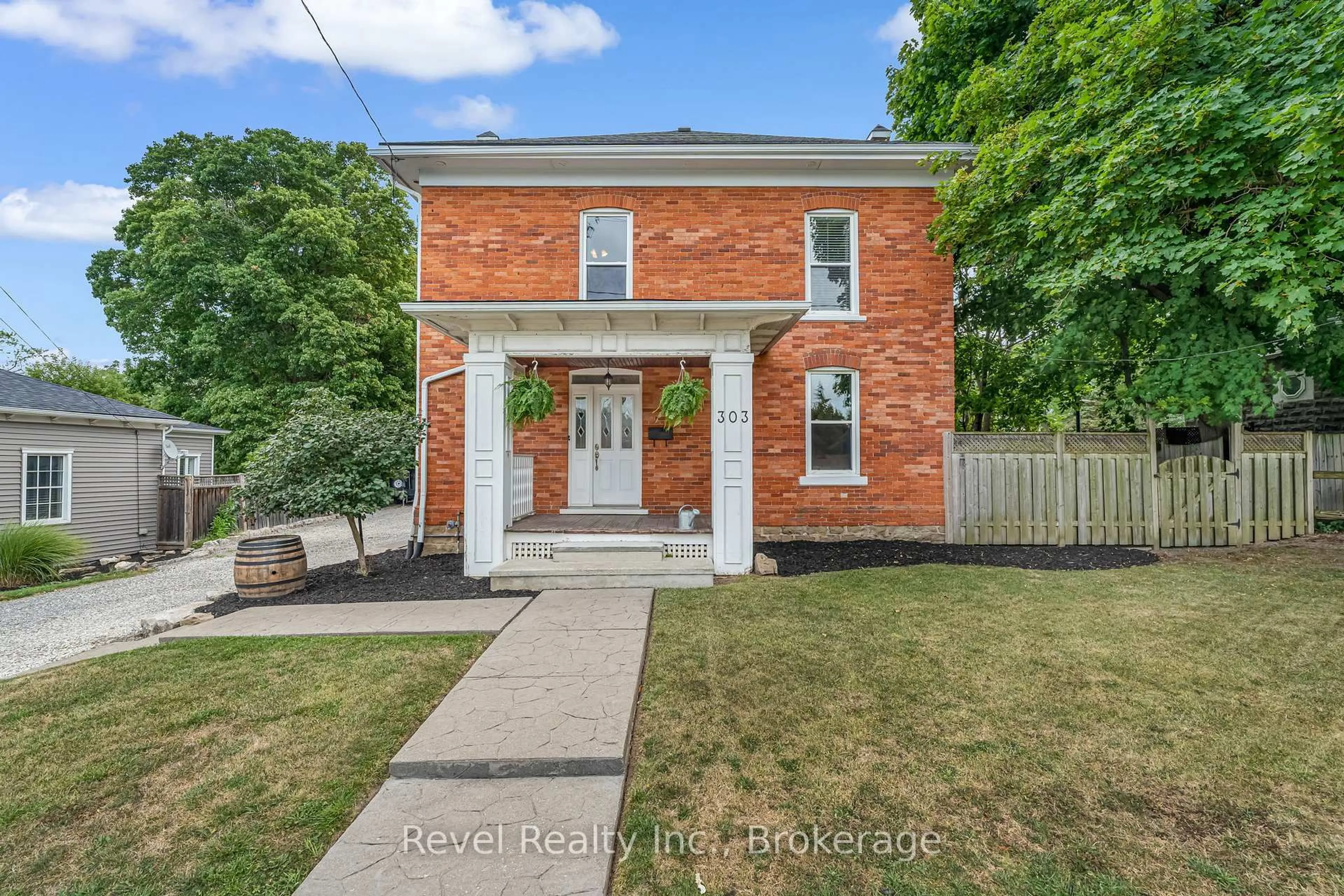 Home with brick exterior material, street for 303 Canborough St, West Lincoln Ontario L0R 2A0