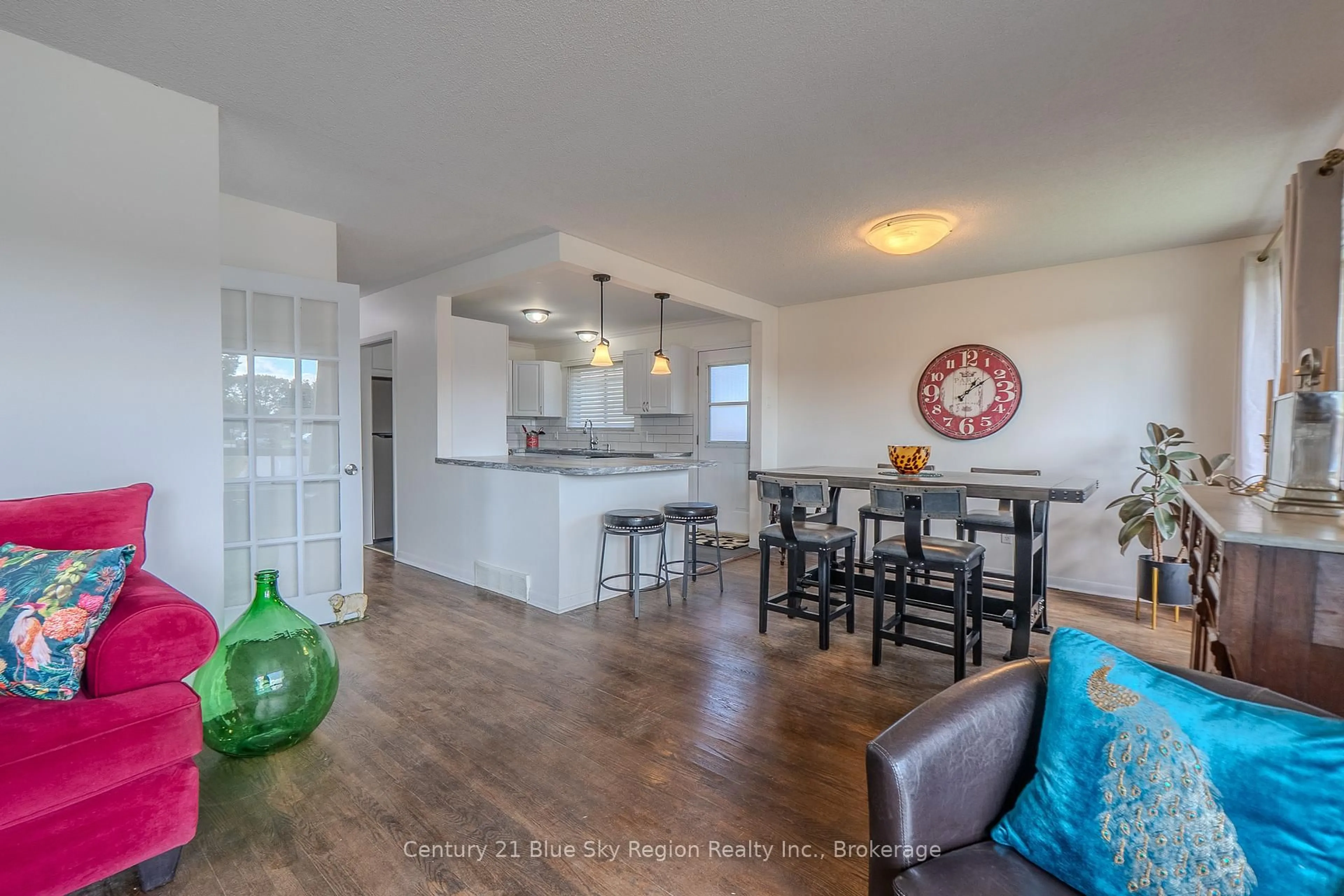 Open concept kitchen, wood/laminate floor for 62 Strathcona Dr, North Bay Ontario P1A 2N1