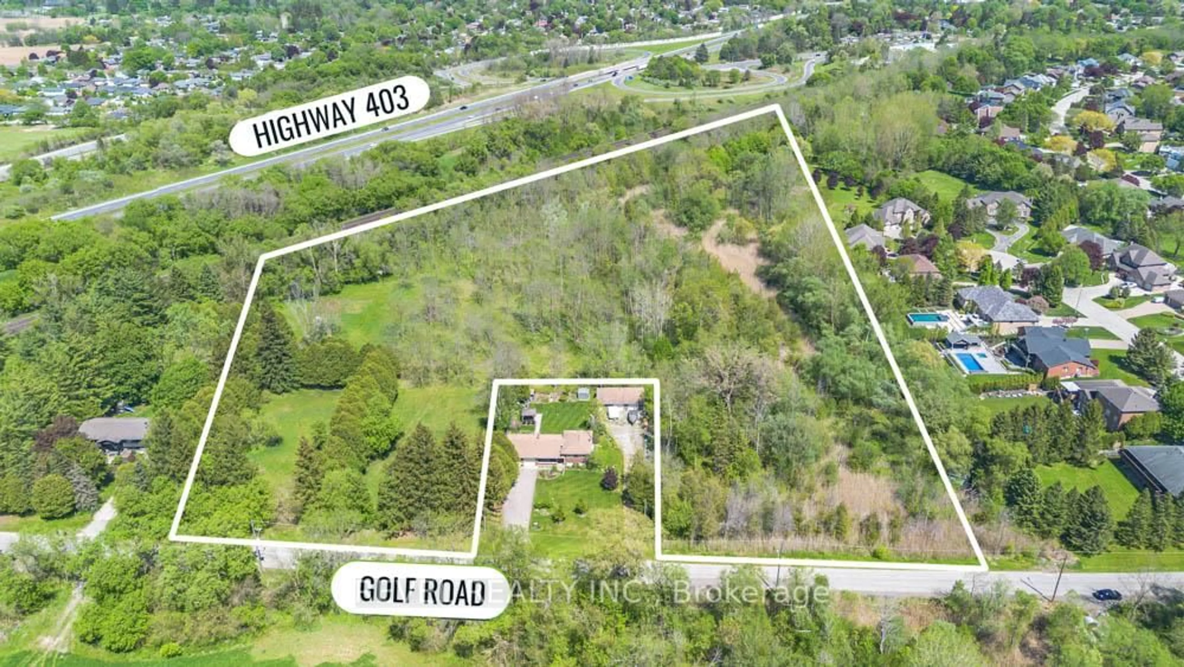 A pic from outside/outdoor area/front of a property/back of a property/a pic from drone, street for 88 Golf Rd, Brantford Ontario N3T 5L8