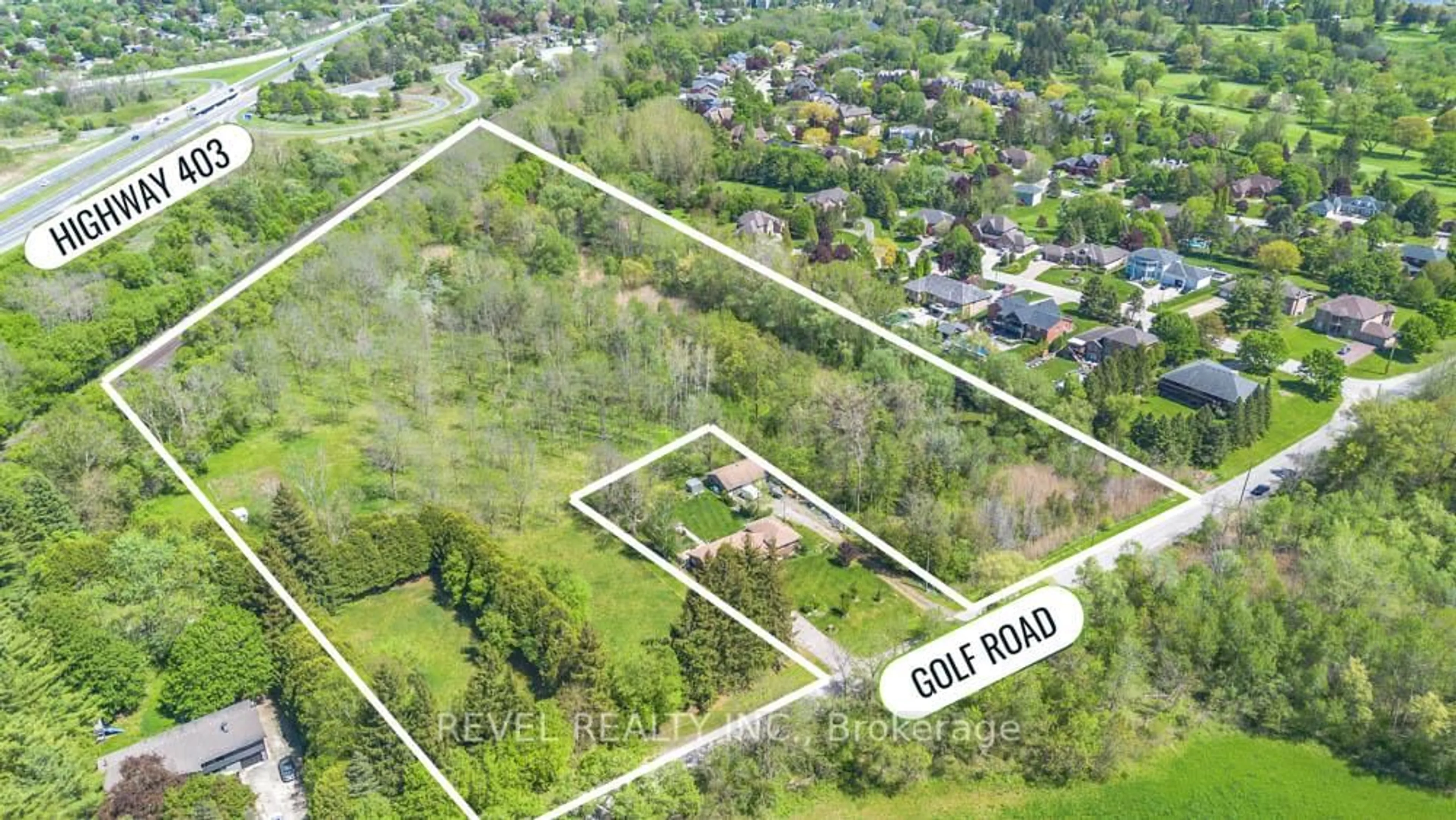 A pic from outside/outdoor area/front of a property/back of a property/a pic from drone, street for 88 Golf Rd, Brantford Ontario N3T 5L8