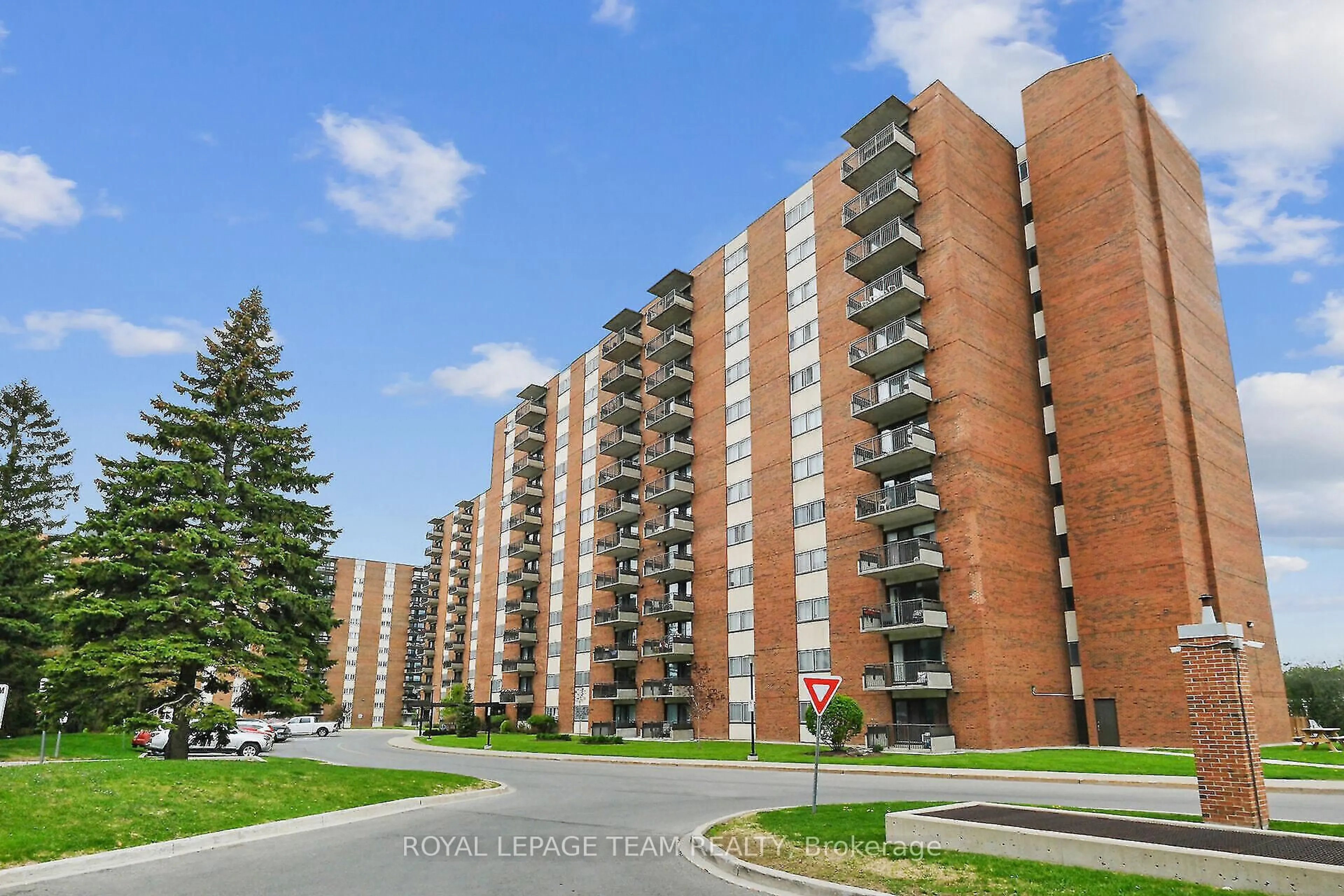 Patio, street for 1485 Baseline Rd #912, Ottawa Ontario K2C 3L8