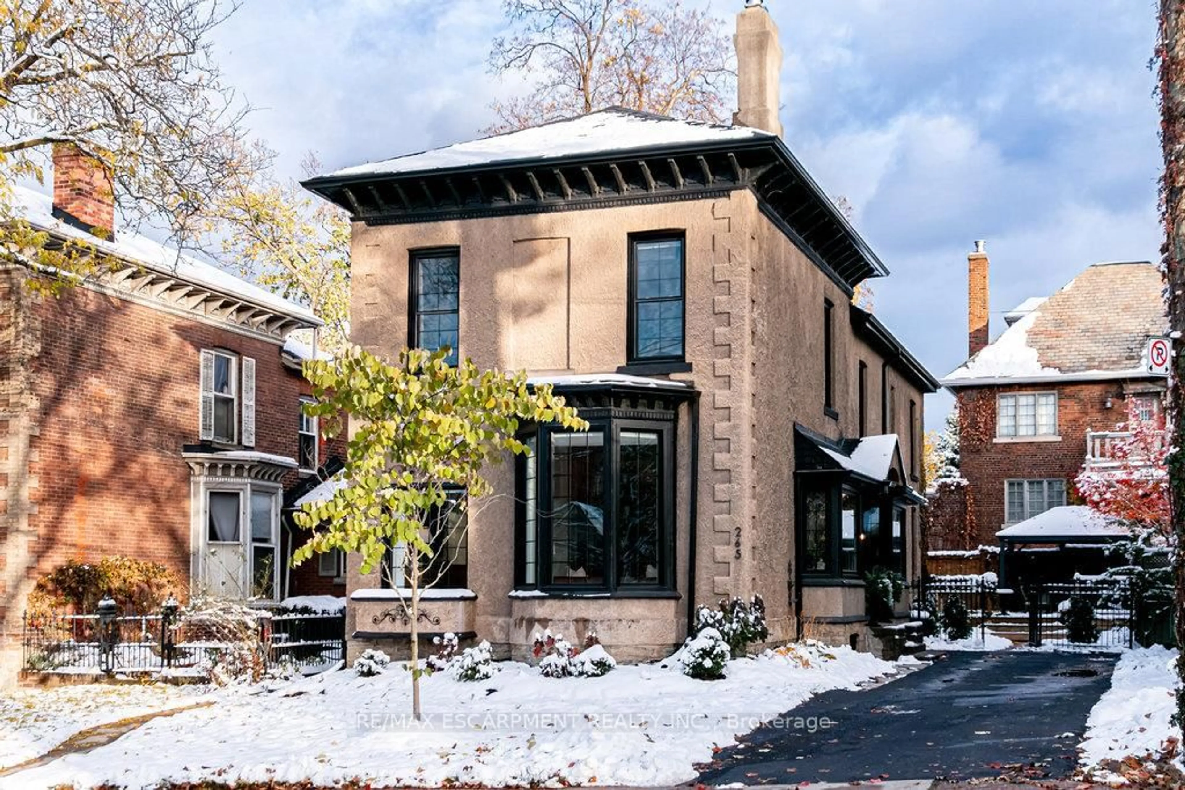 Home with brick exterior material, street for 265 MacNab St, Hamilton Ontario L8P 3E2