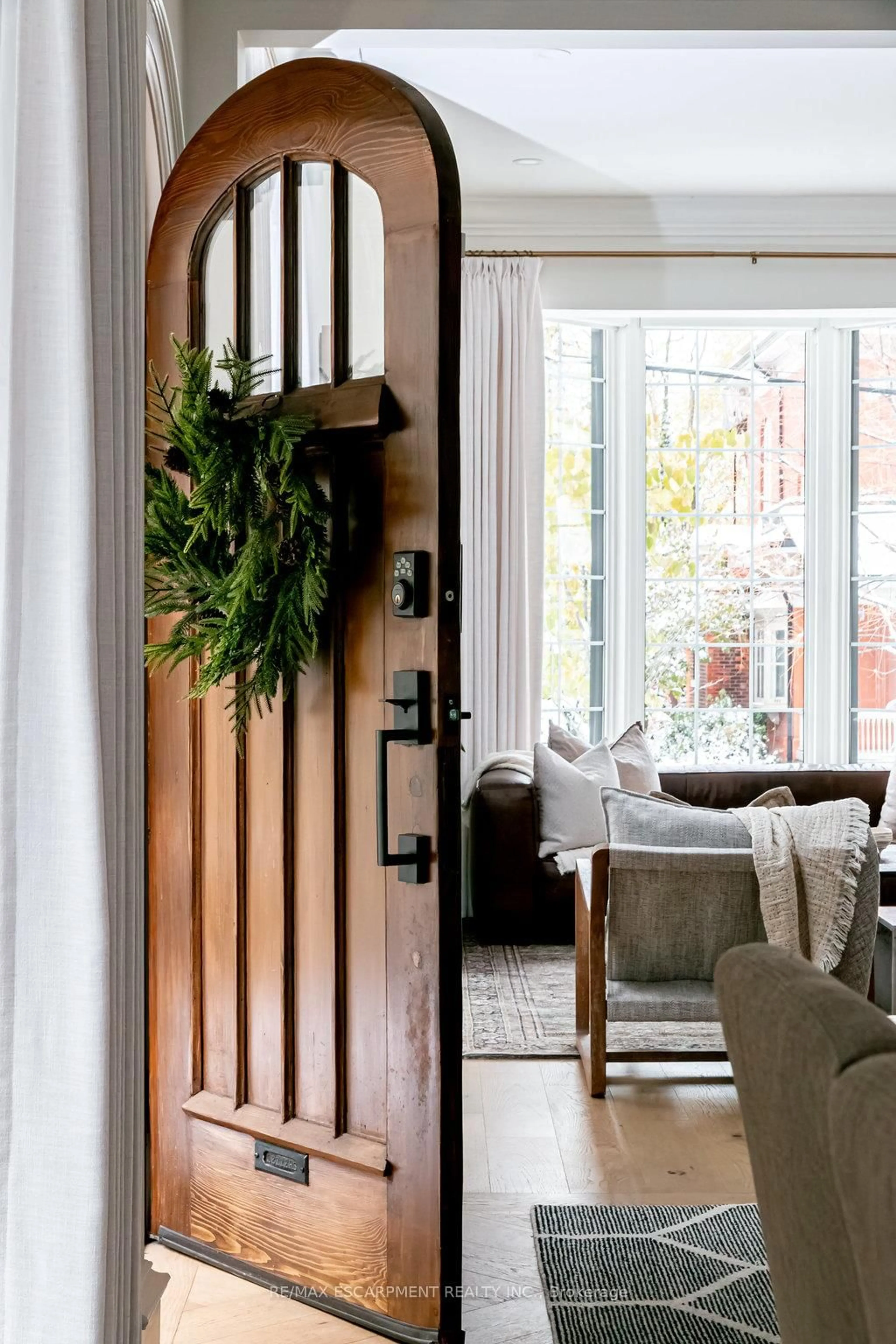 Indoor entryway for 265 MacNab St, Hamilton Ontario L8P 3E2