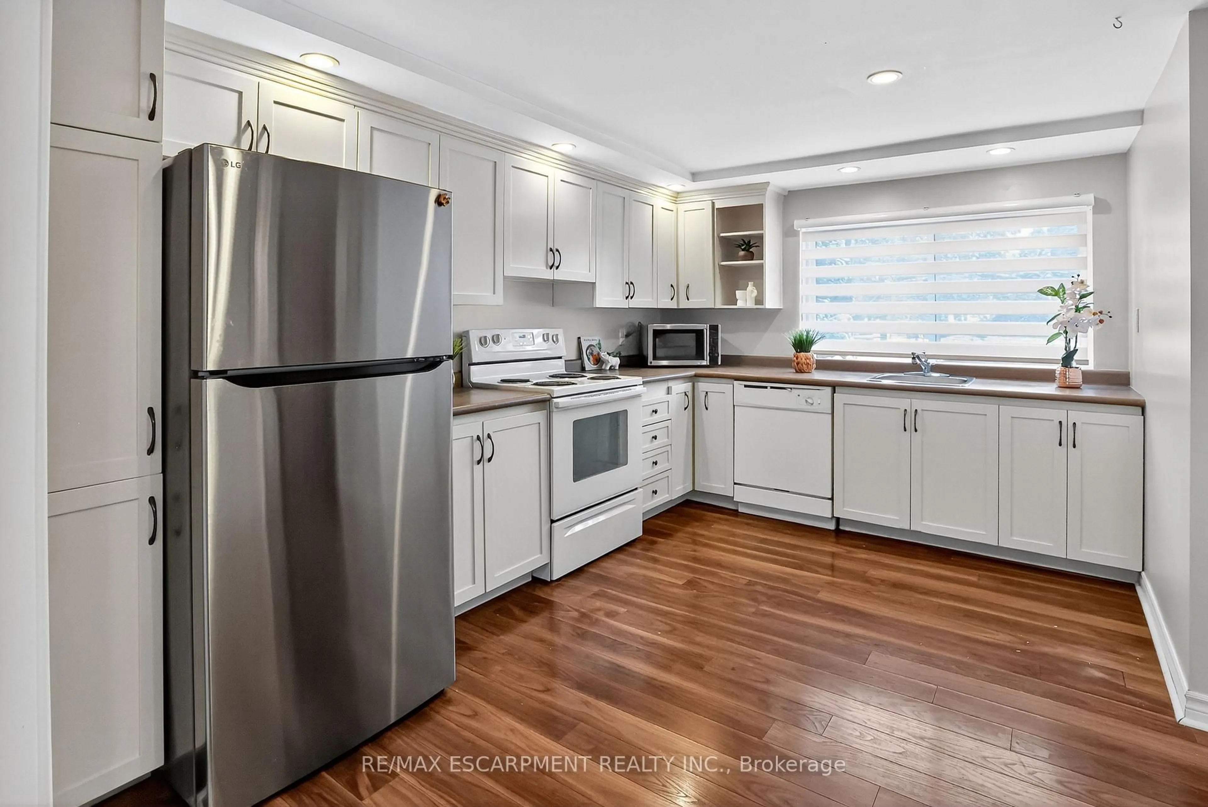 Open concept kitchen, unknown for 4956 Beam St, Lincoln Ontario L0R 1B0