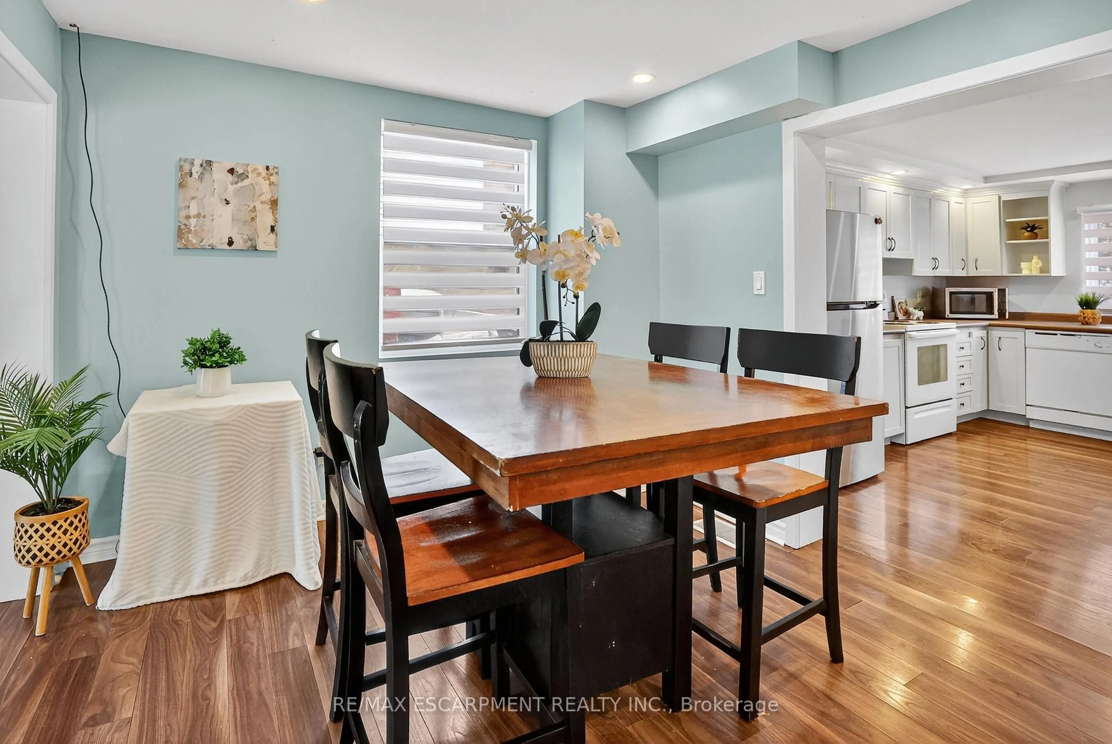 Open concept kitchen, unknown for 4956 Beam St, Lincoln Ontario L0R 1B0