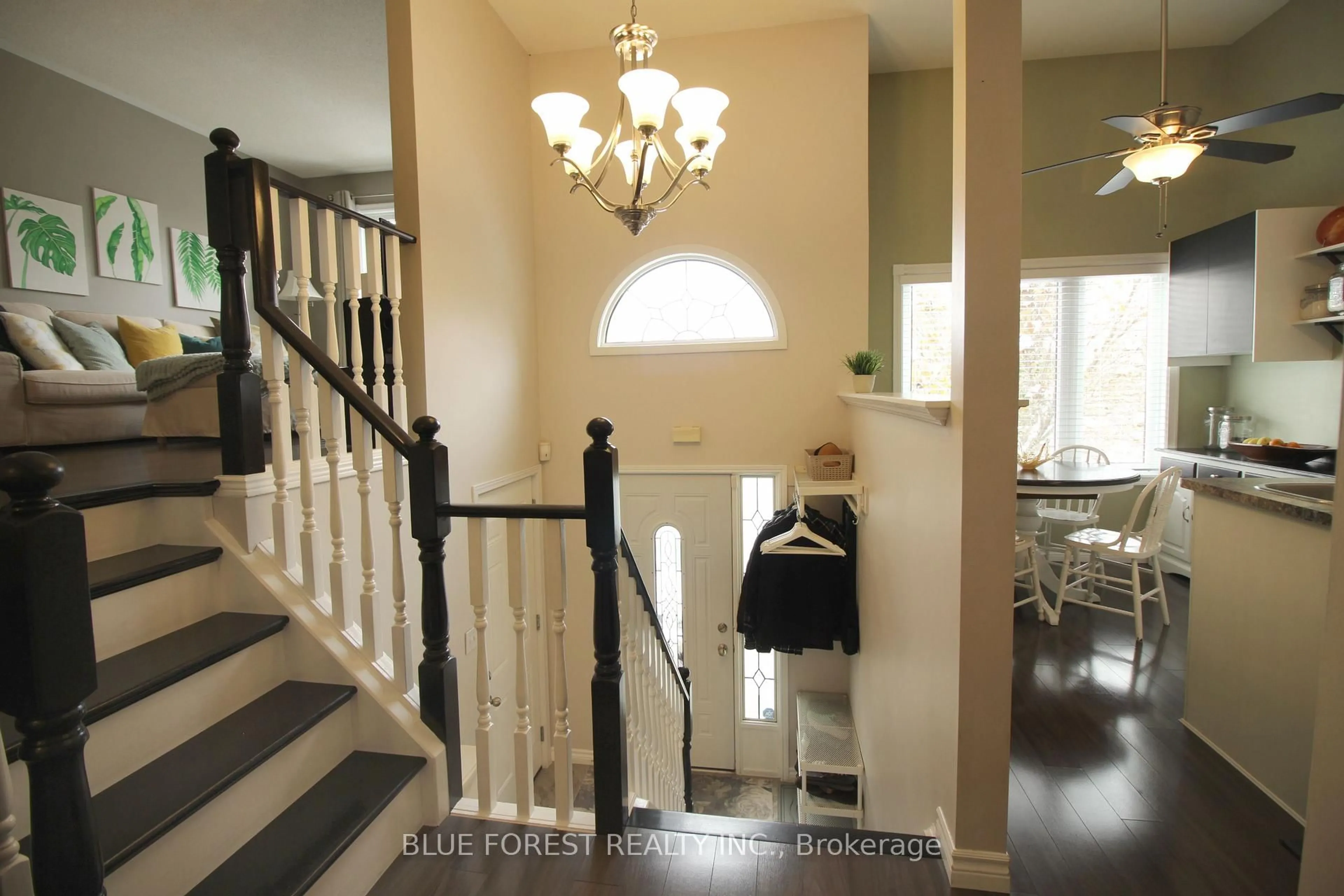 Indoor foyer for 78 Tanner Dr, London East Ontario N5W 6B6
