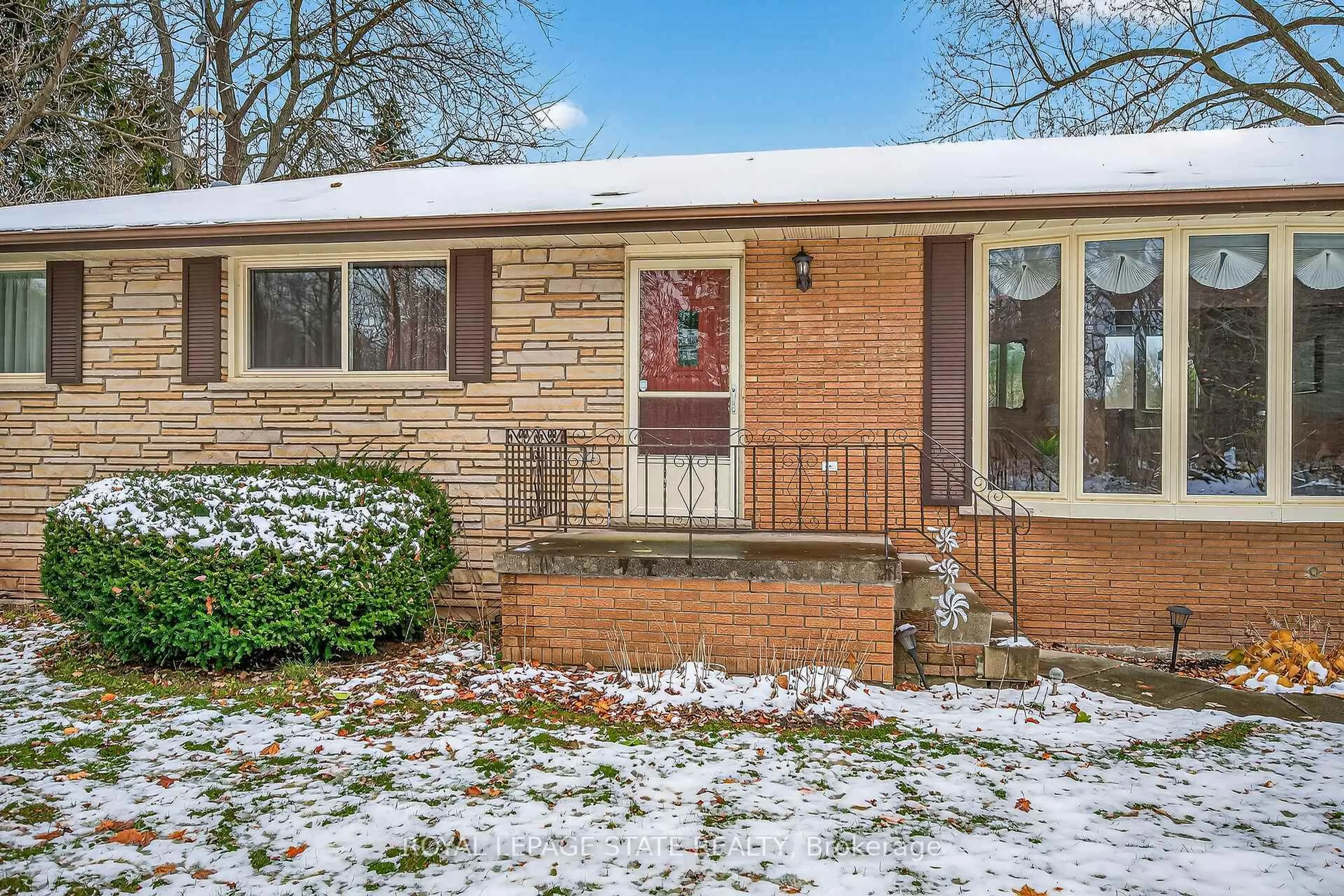 Home with brick exterior material, street for 580 woodhill Rd, Hamilton Ontario L0R 2B0