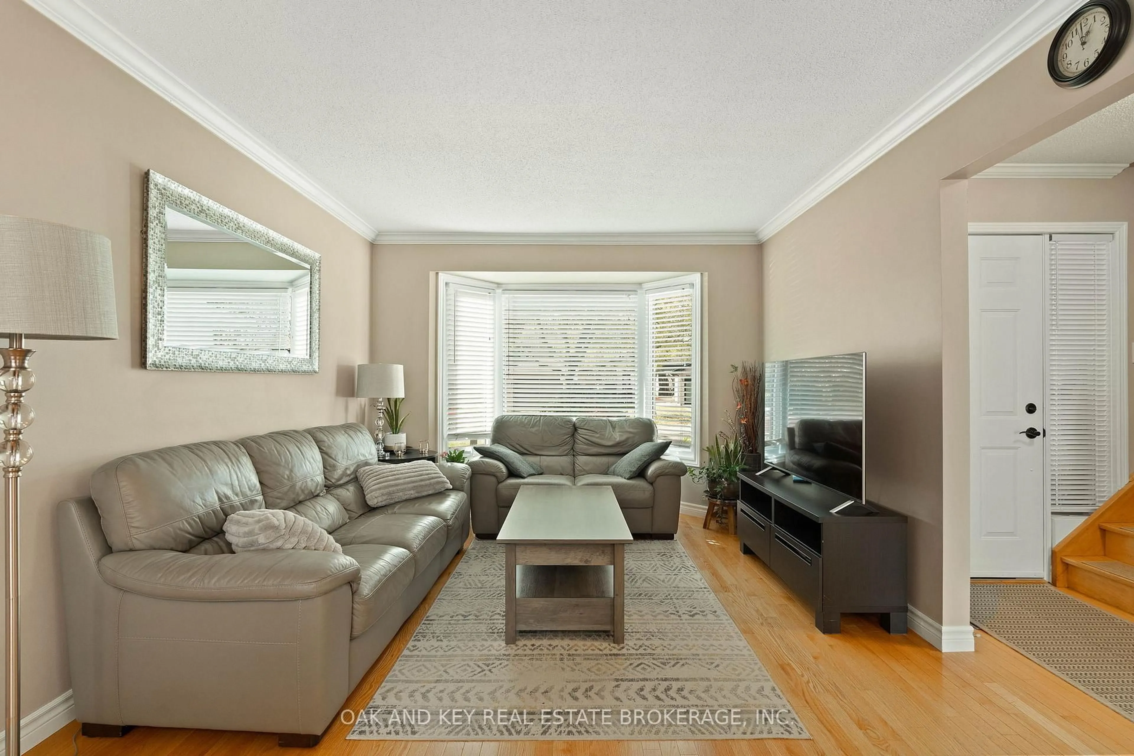 Living room with furniture, unknown for 143 Golfview Rd, London South Ontario N6C 5V4