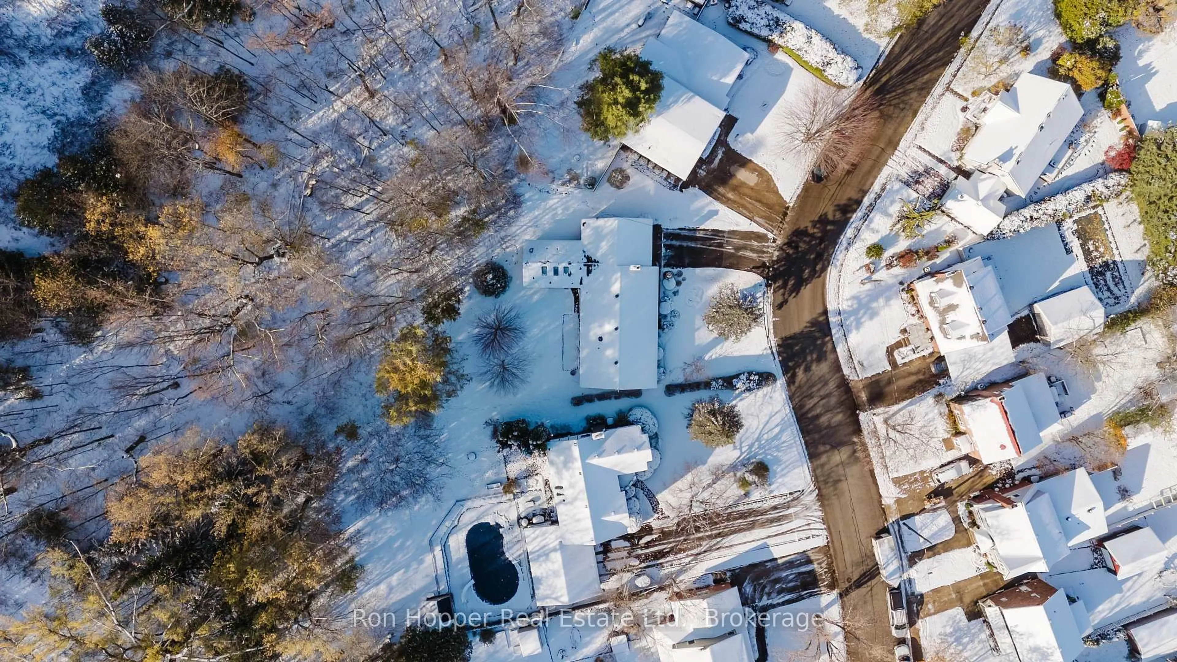 A pic from outside/outdoor area/front of a property/back of a property/a pic from drone, street for 340 2nd Ave, Owen Sound Ontario N4K 4L7