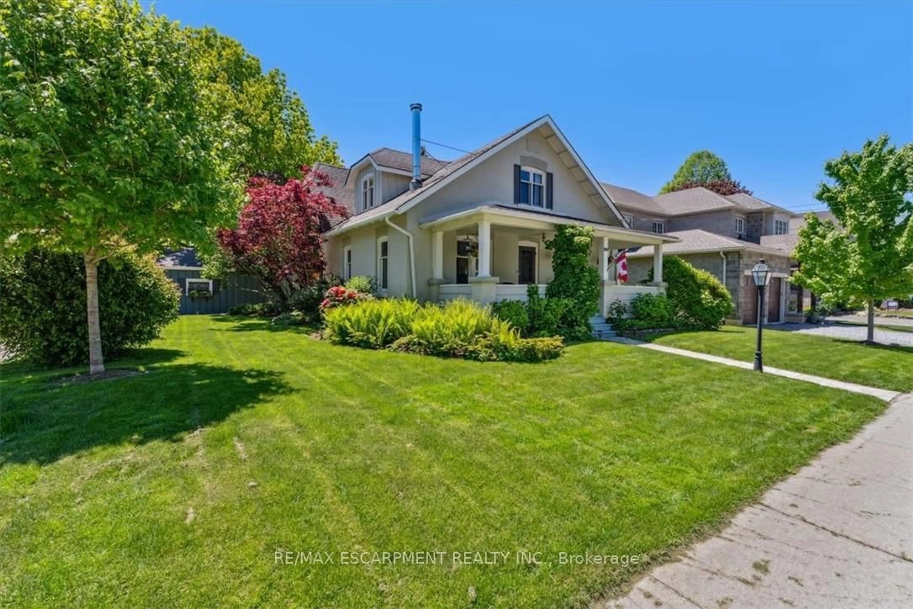 A pic from outside/outdoor area/front of a property/back of a property/a pic from drone, street for 2854 Prince William St, Lincoln Ontario L0R 1S0