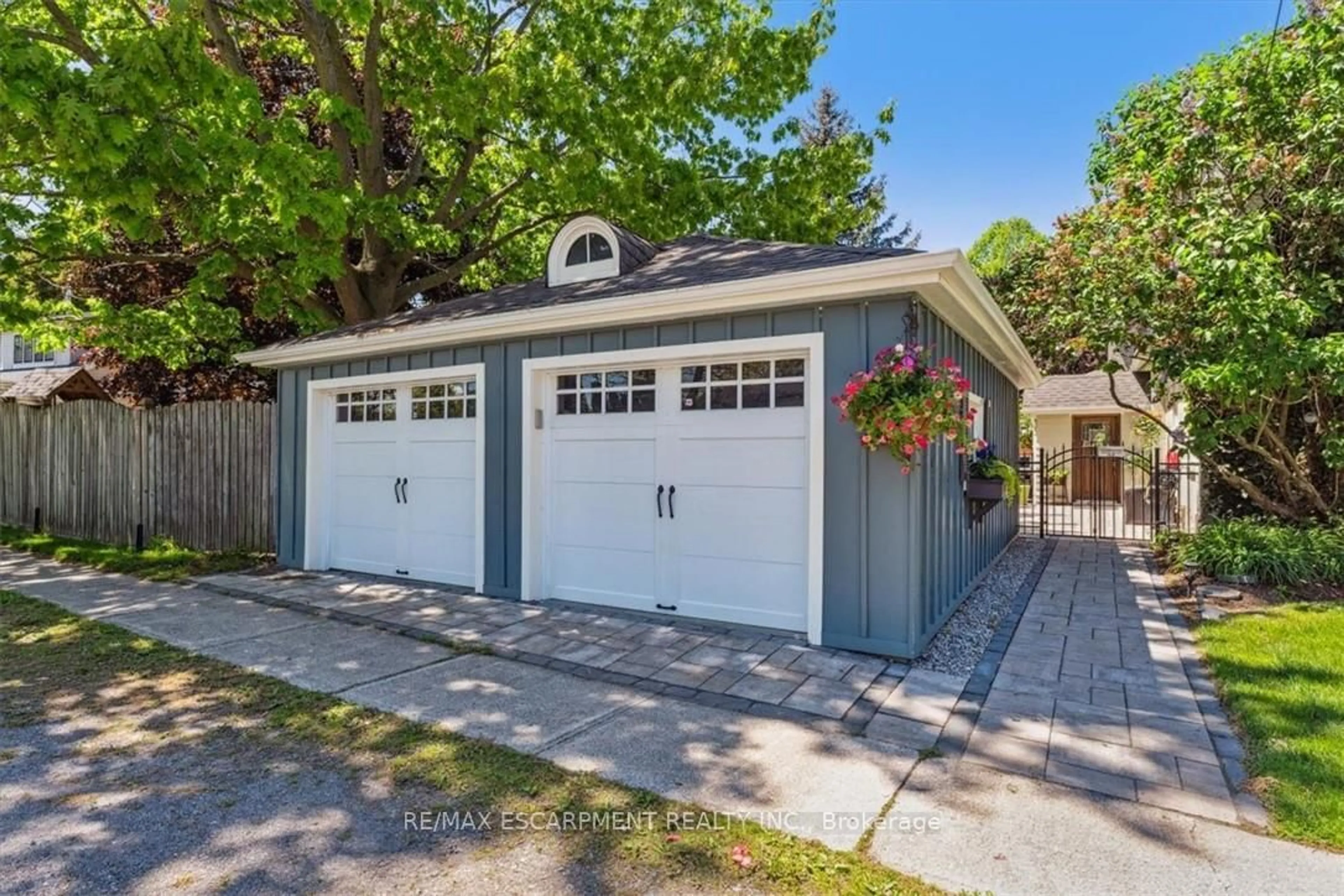 Indoor garage for 2854 Prince William St, Lincoln Ontario L0R 1S0