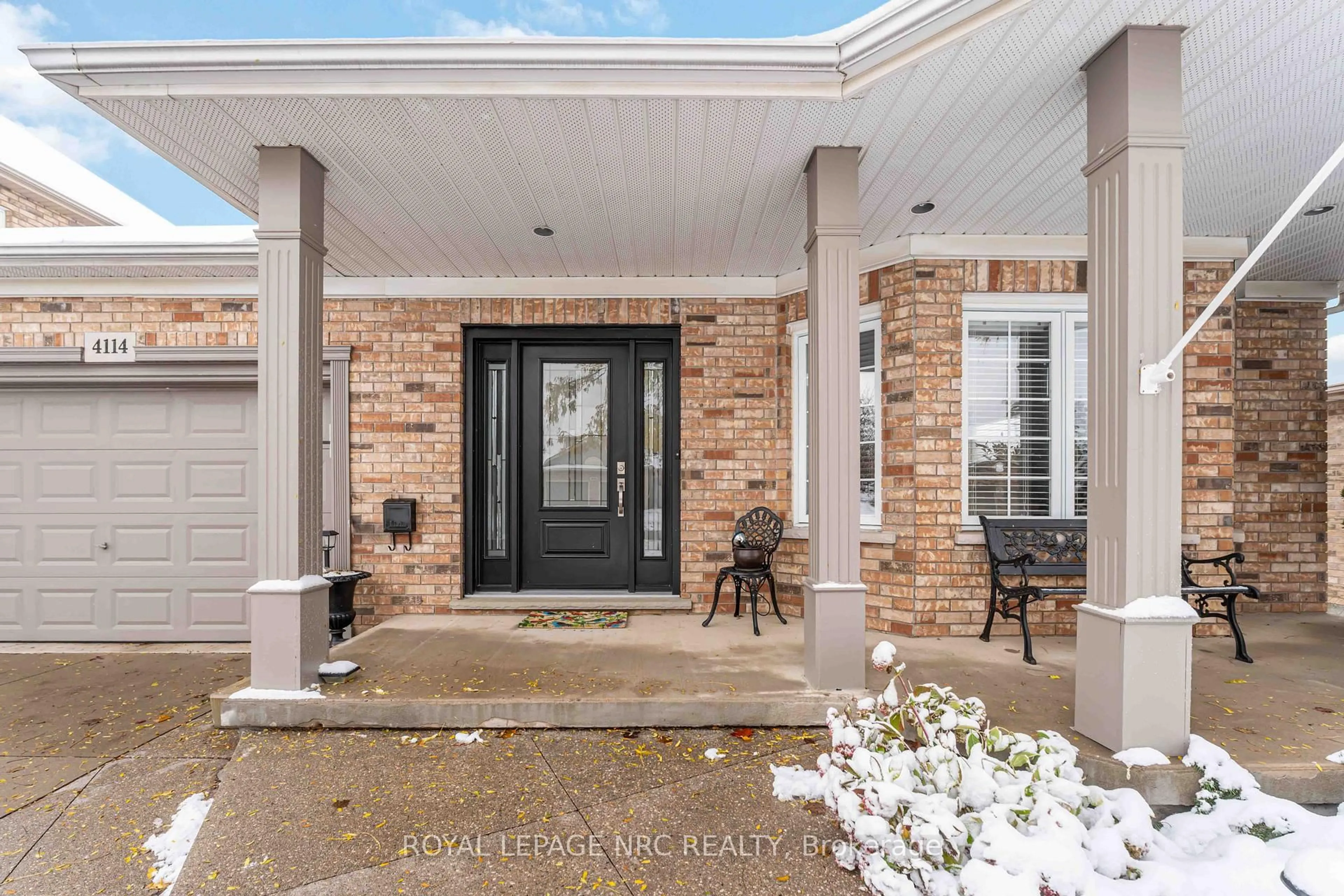 Indoor entryway for 4114 Highland Park Dr, Lincoln Ontario L3J 0L7