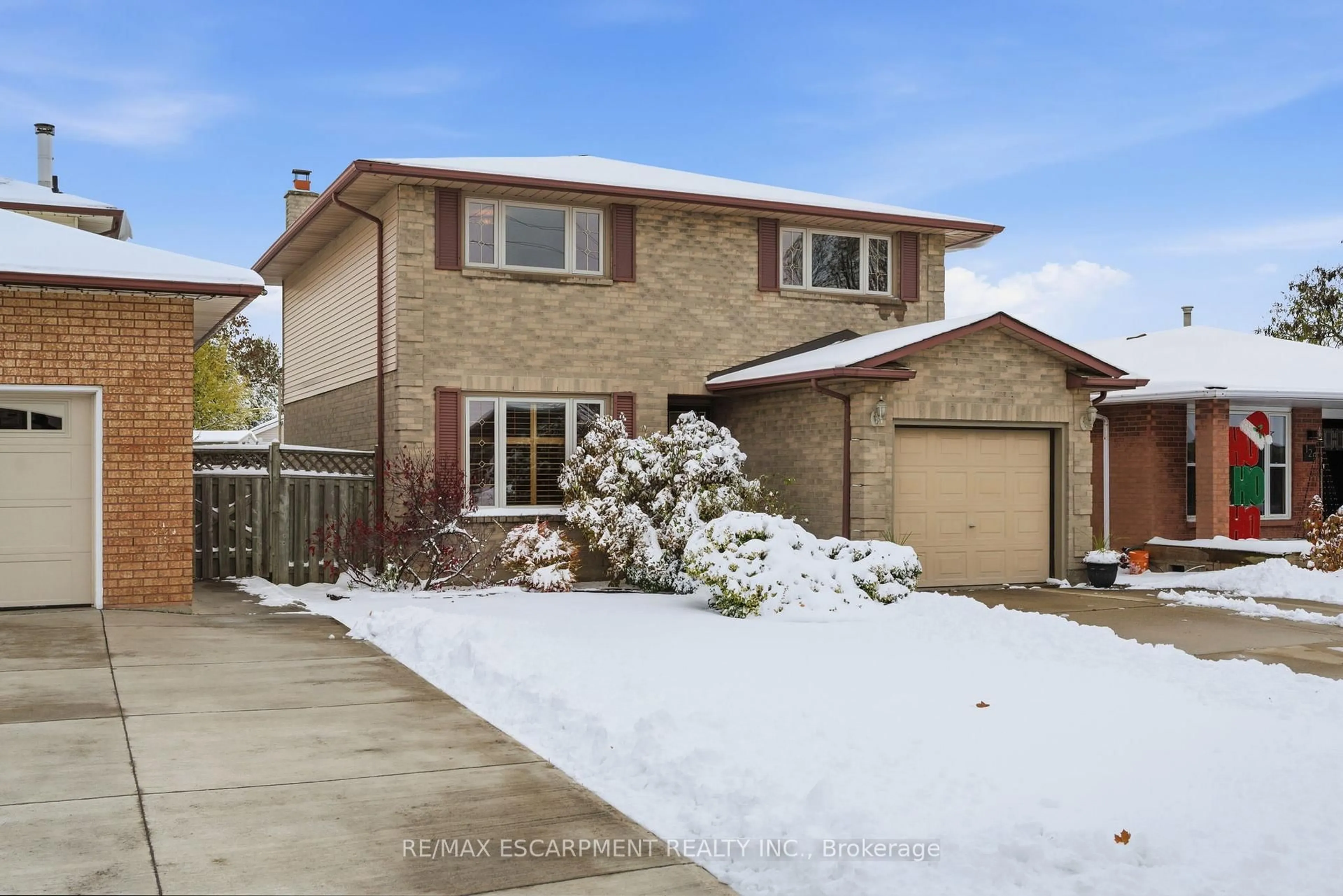 Home with brick exterior material, street for 121 PARKWOOD Cres, Hamilton Ontario L8V 4Z6