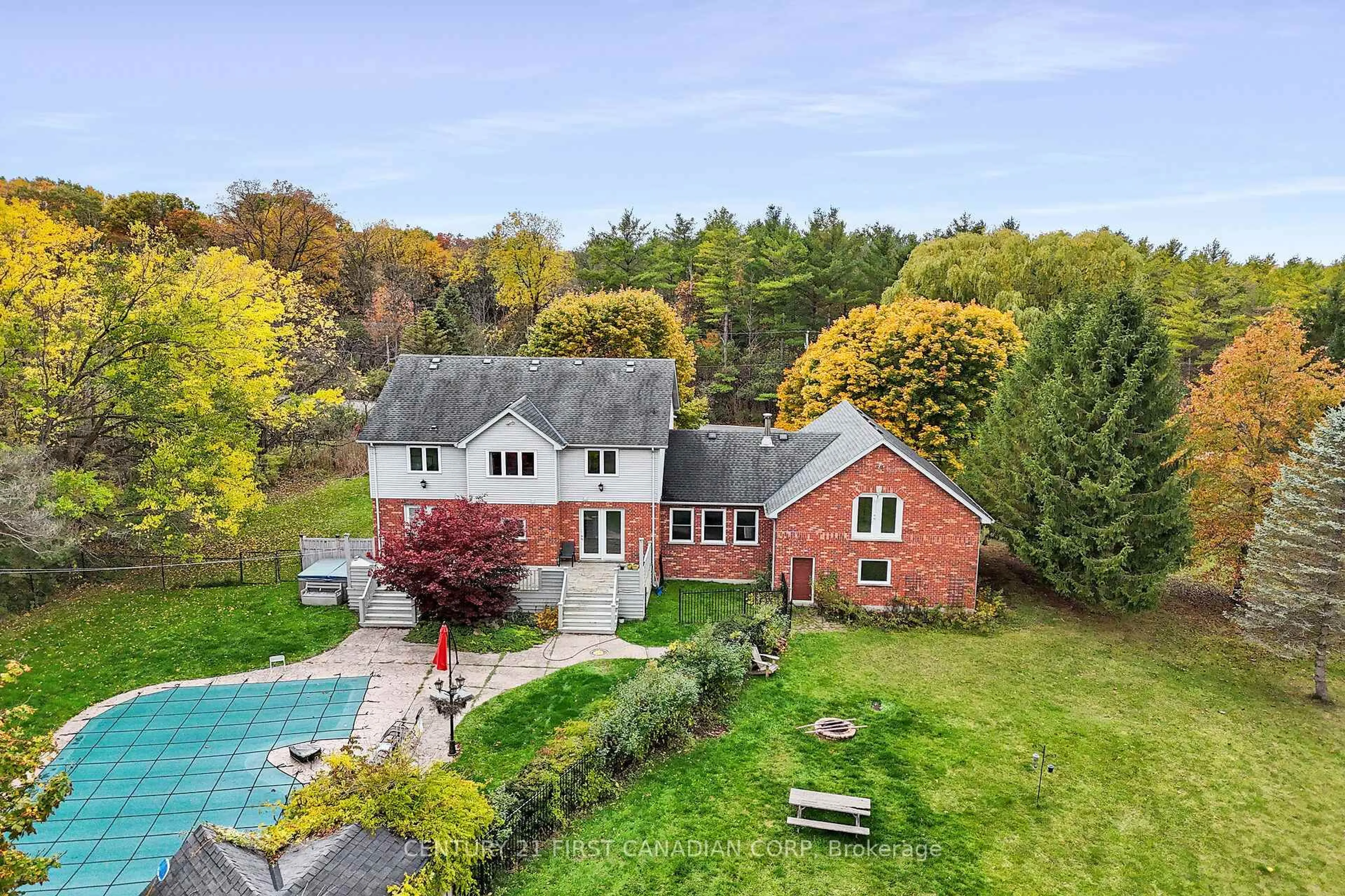 A pic from outside/outdoor area/front of a property/back of a property/a pic from drone, water/lake/river/ocean view for 1738 Woodhull Rd, London South Ontario N6K 4M6