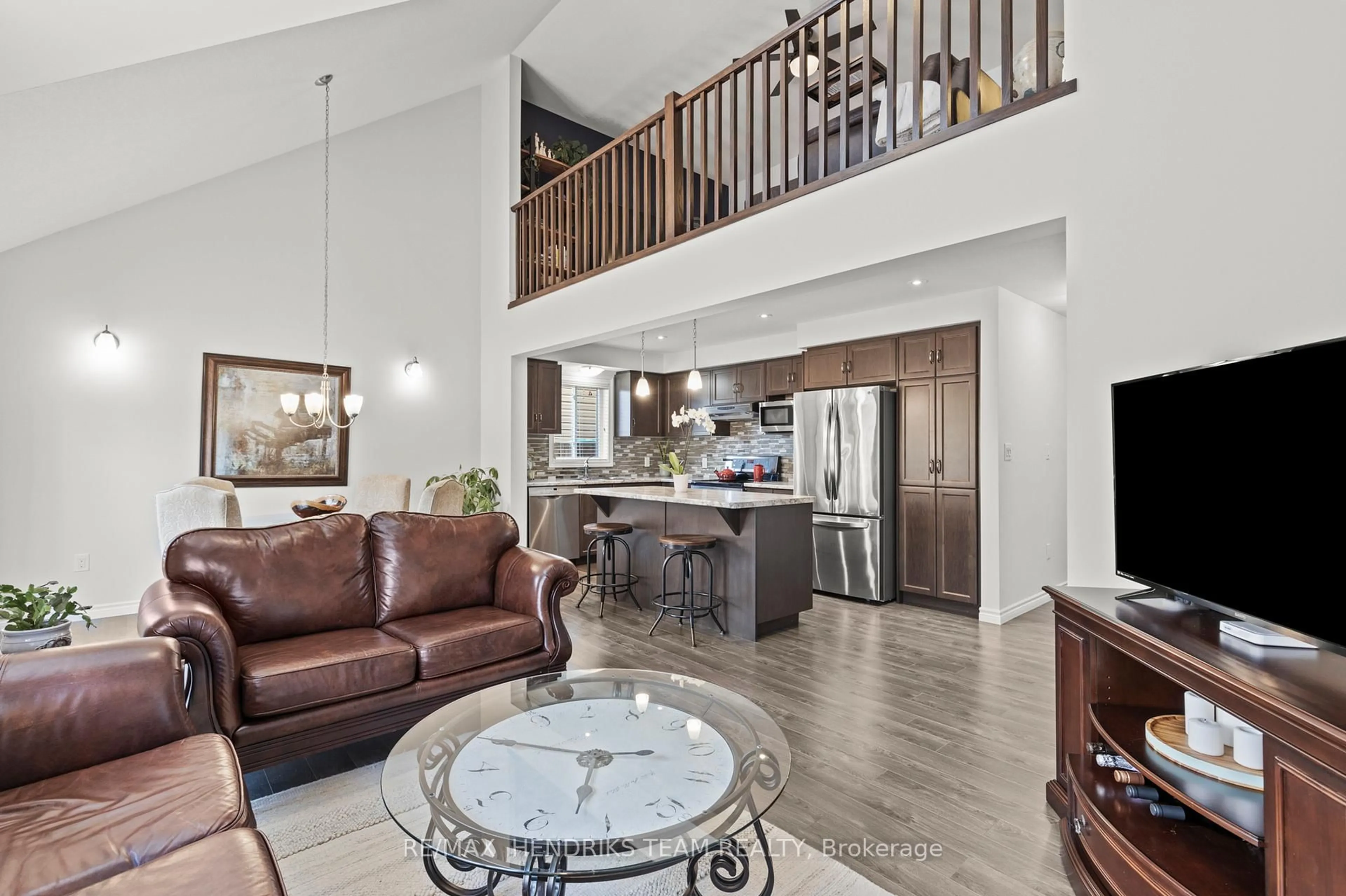 Living room with furniture, unknown for 64 ABBOTT Pl, Pelham Ontario L0S 1E0