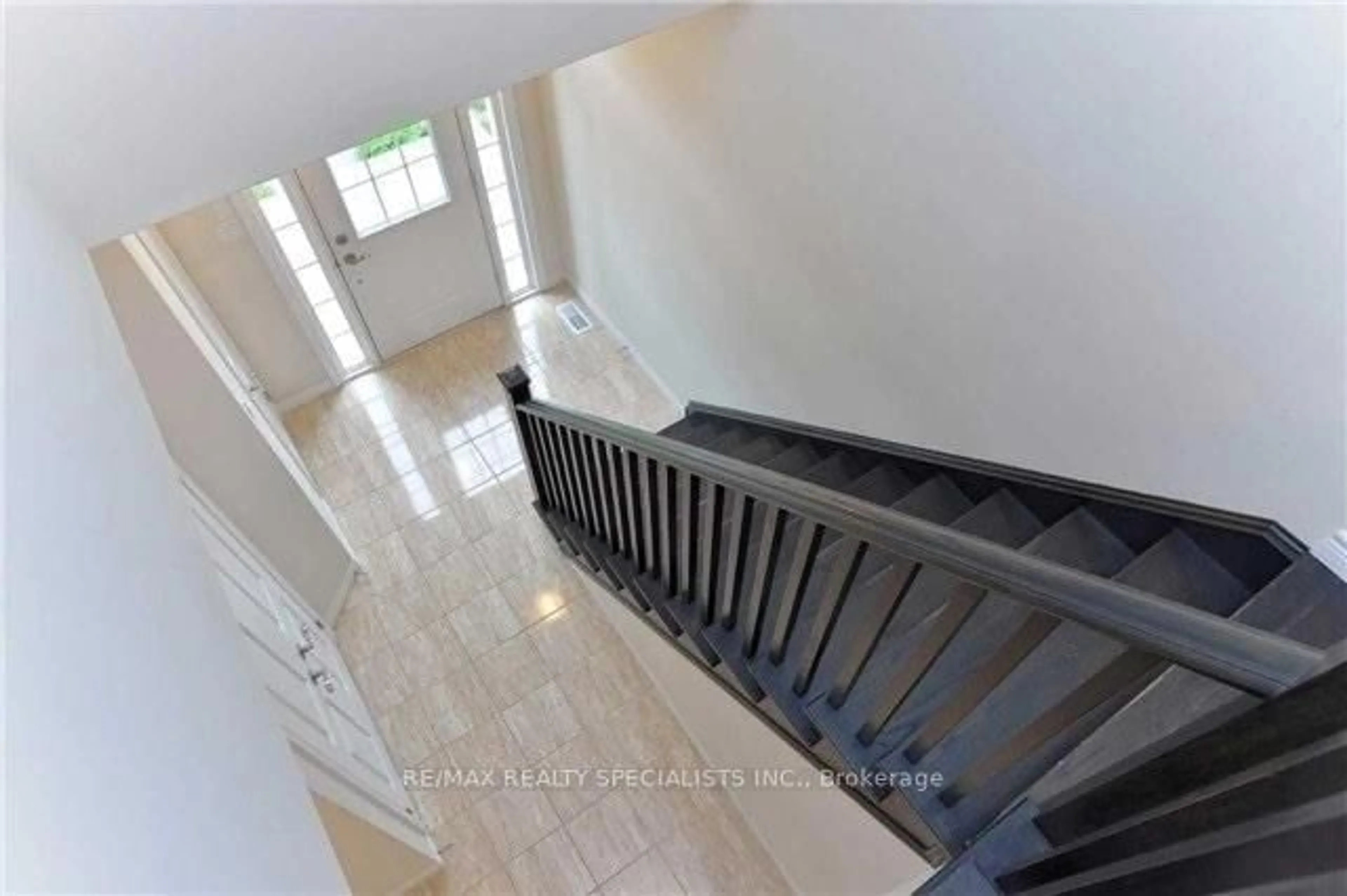 Stairs for 8 Lakelawn Rd #62, Grimsby Ontario L3M 0G1