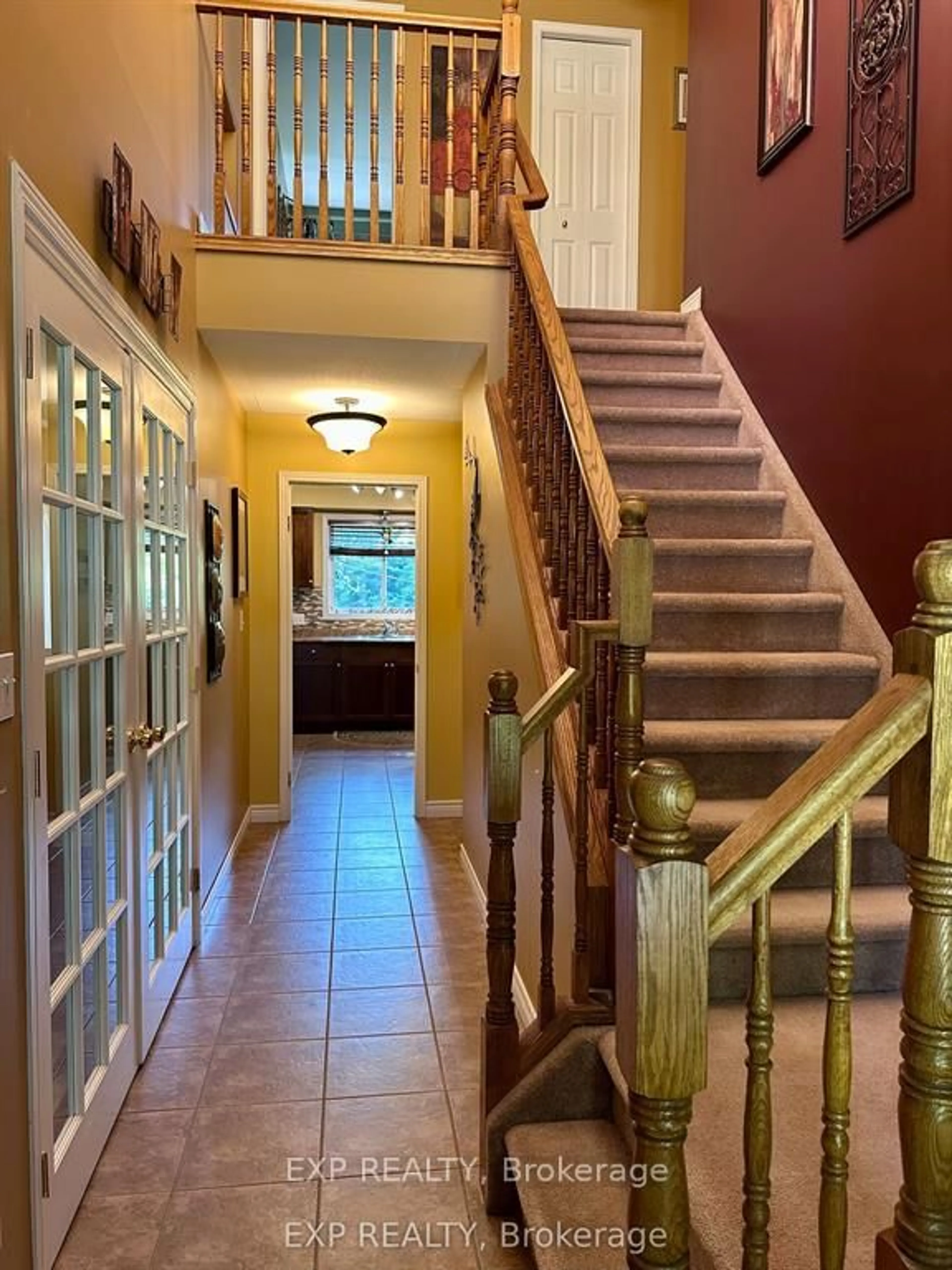 Indoor foyer for 2011 Main St, Norfolk Ontario N0E 1X0