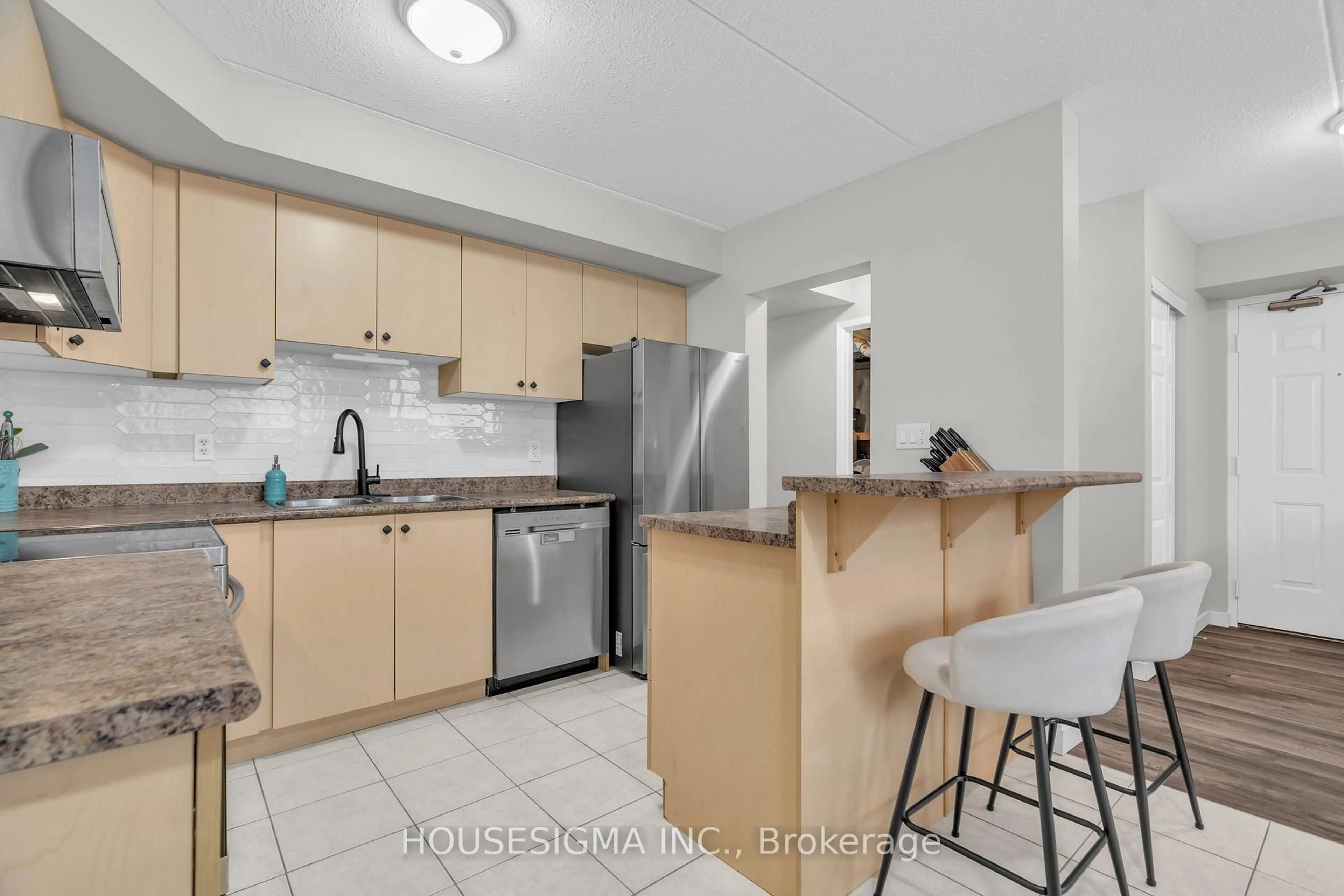 Standard kitchen, unknown for 12 Holborn Dr #C17, Kitchener Ontario N2A 0A4