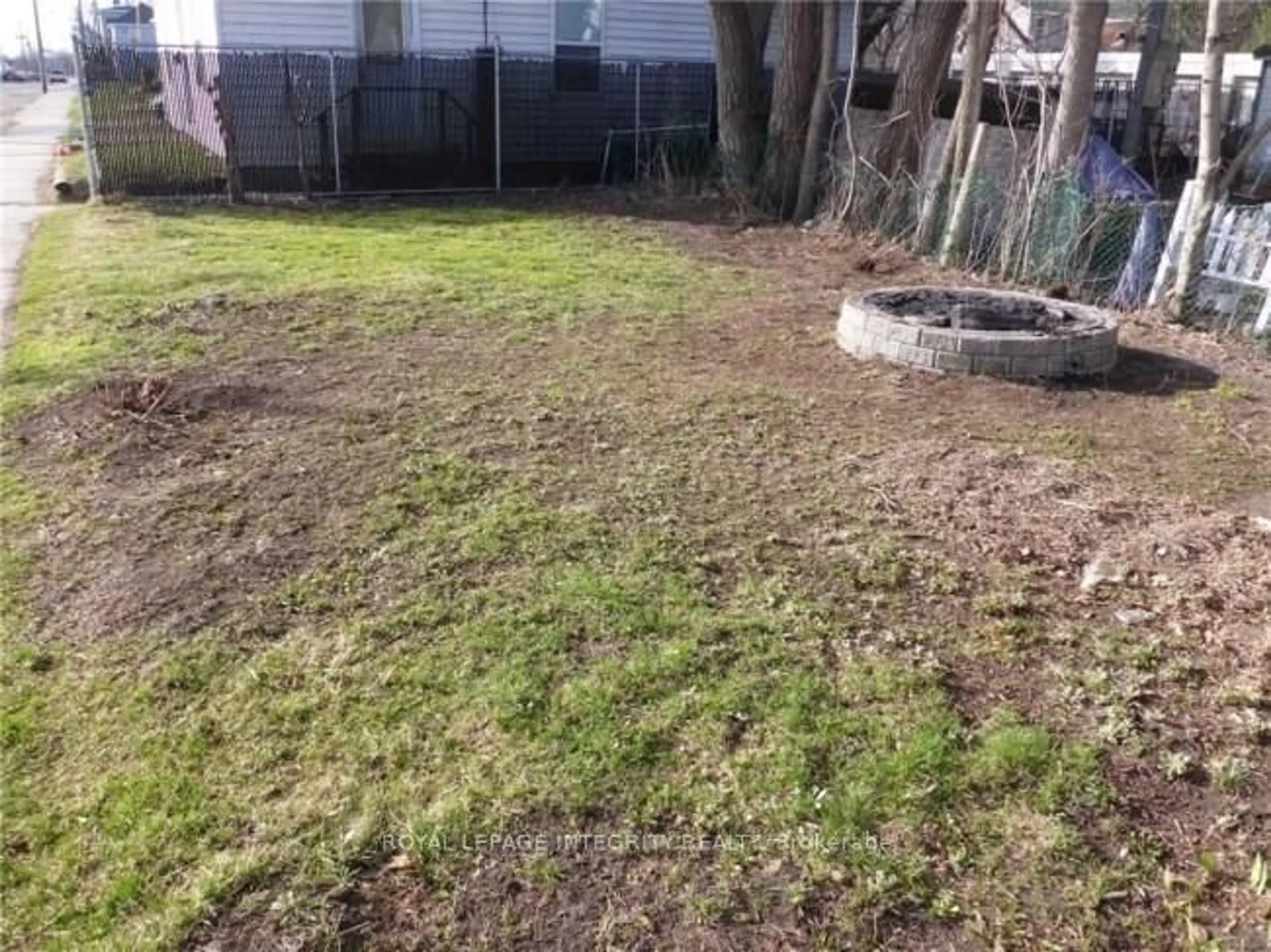 Unknown for 29 ROBINSON Ave, Smiths Falls Ontario K7A 1K3