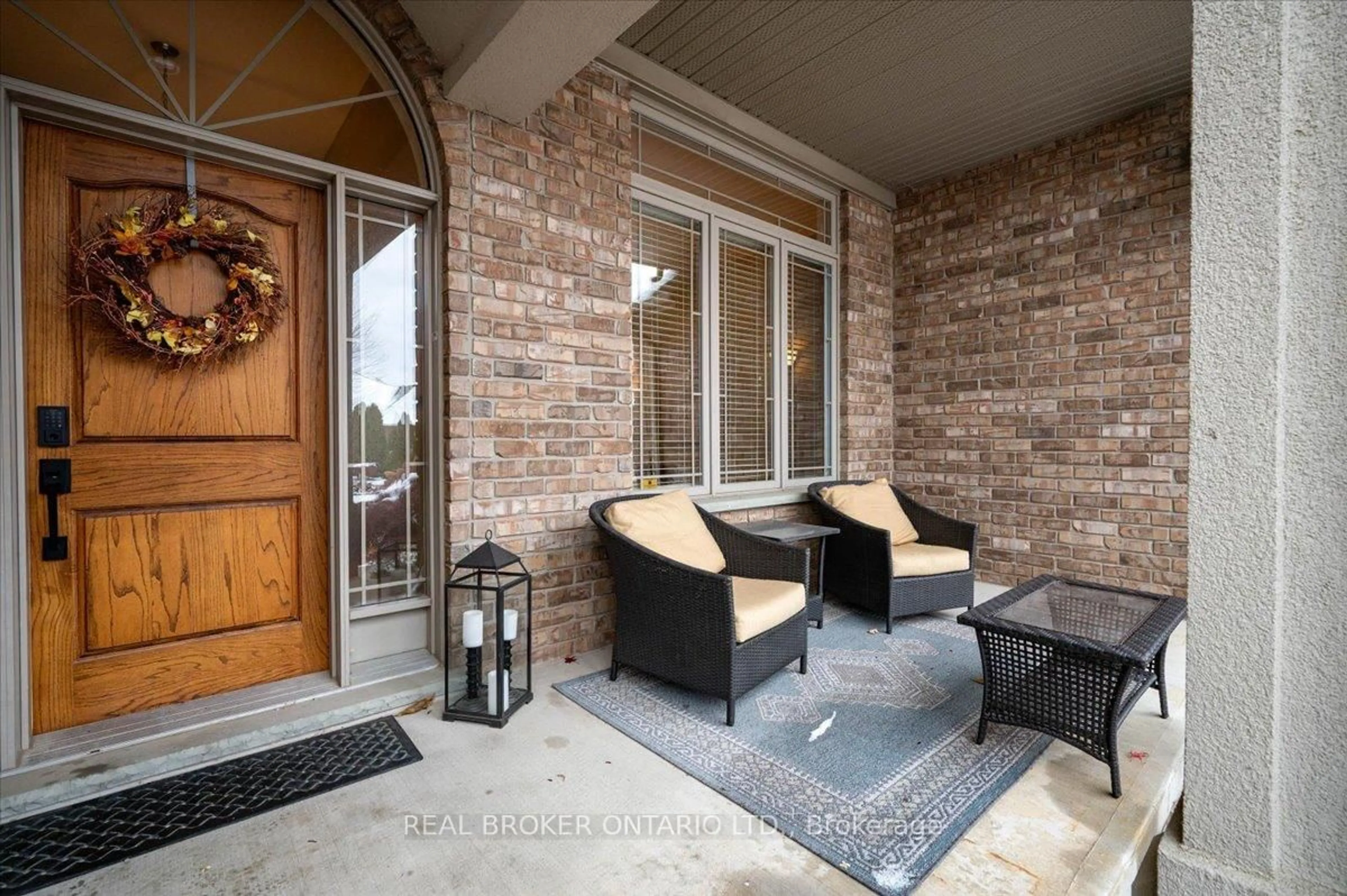 Patio, street for 392 Deer Ridge Dr, Kitchener Ontario N2P 2S6
