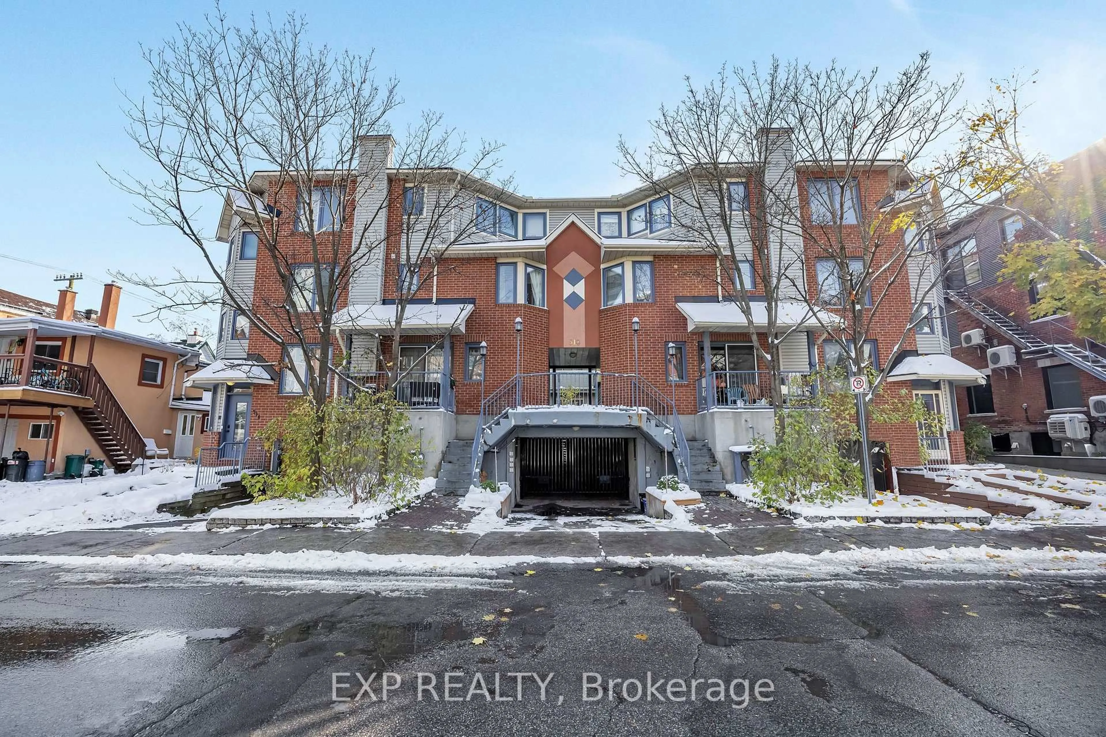 A pic from outside/outdoor area/front of a property/back of a property/a pic from drone, unknown for 518 Lisgar St #2, Ottawa Ontario K1R 5H5