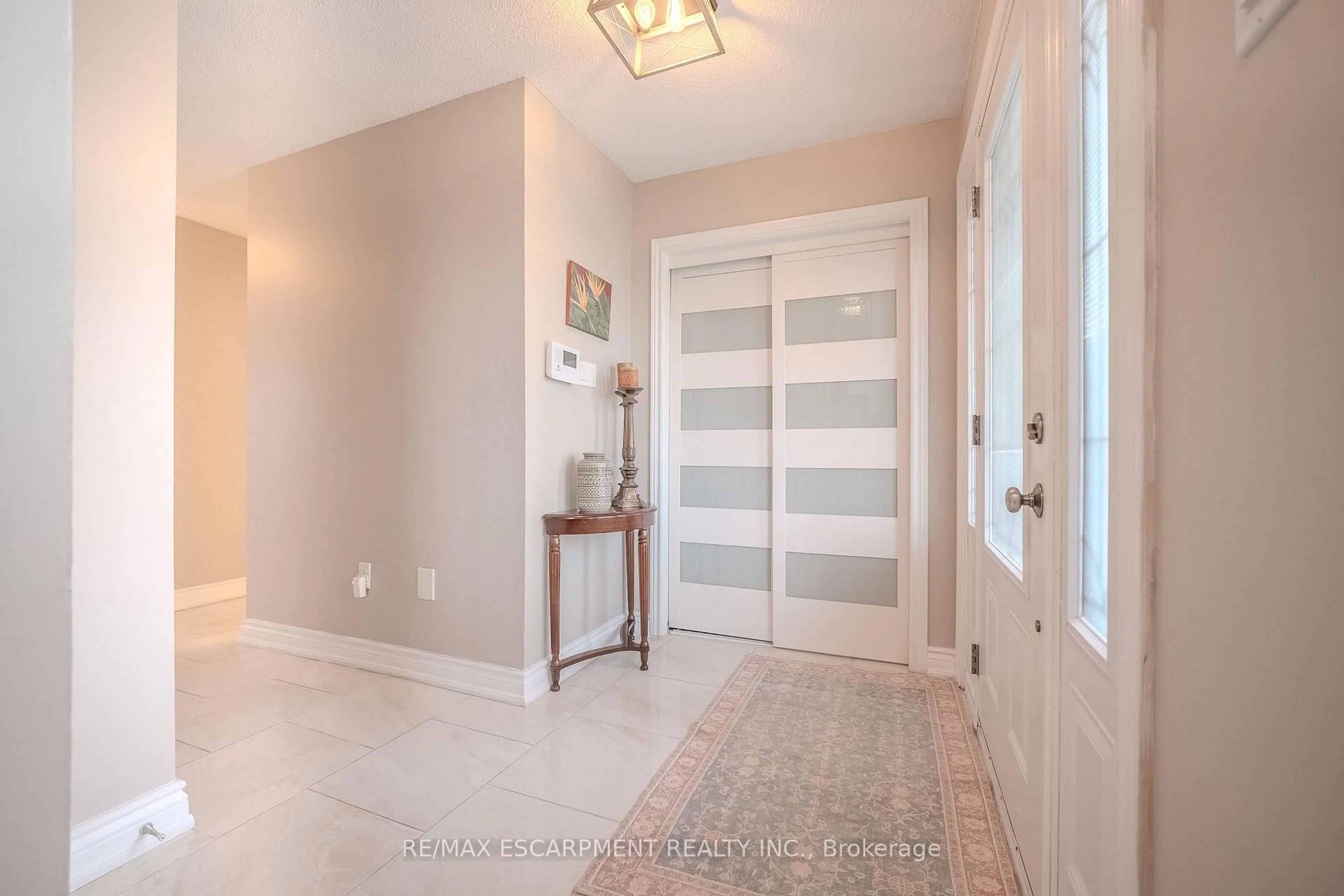 Indoor entryway for 139 Brigade Dr, Hamilton Ontario L9B 2B9