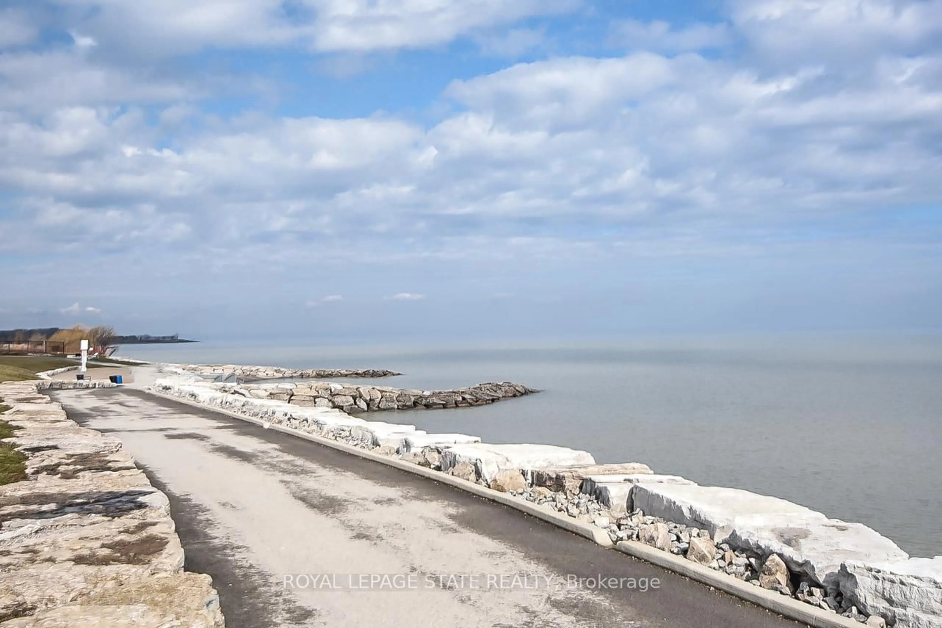 Blurry image for 385 Winston Rd #805, Grimsby Ontario L3M 4E8