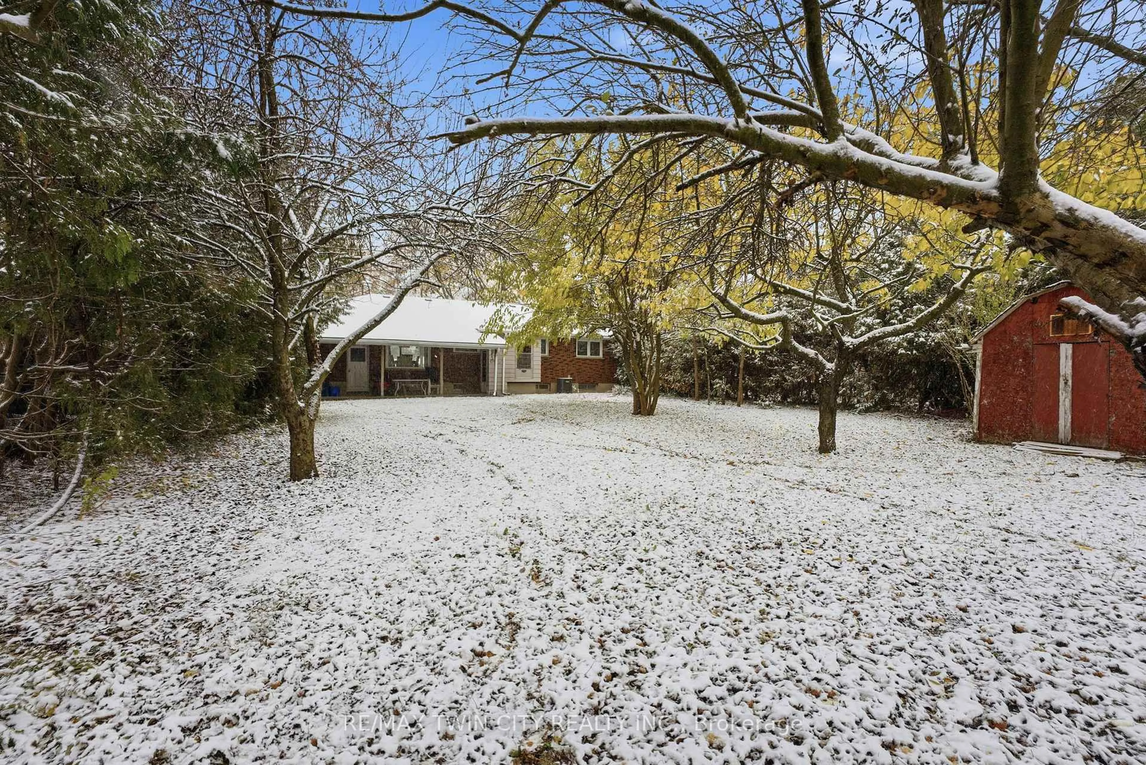 A pic from outside/outdoor area/front of a property/back of a property/a pic from drone, street for 9 Waddington St, Brantford Ontario N3R 2R2