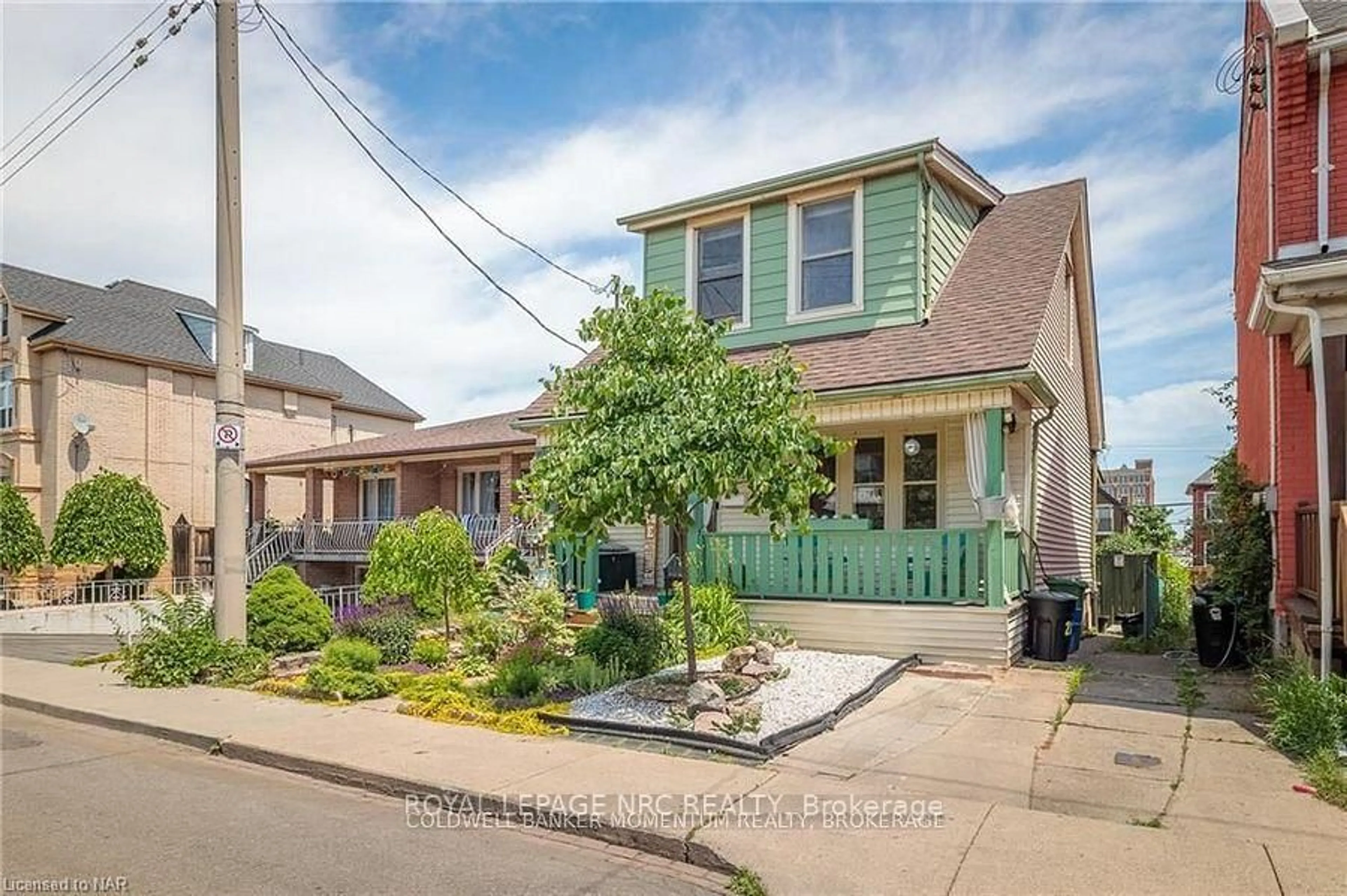 Home with brick exterior material, street for 28 William St, Hamilton Ontario L8L 5T7