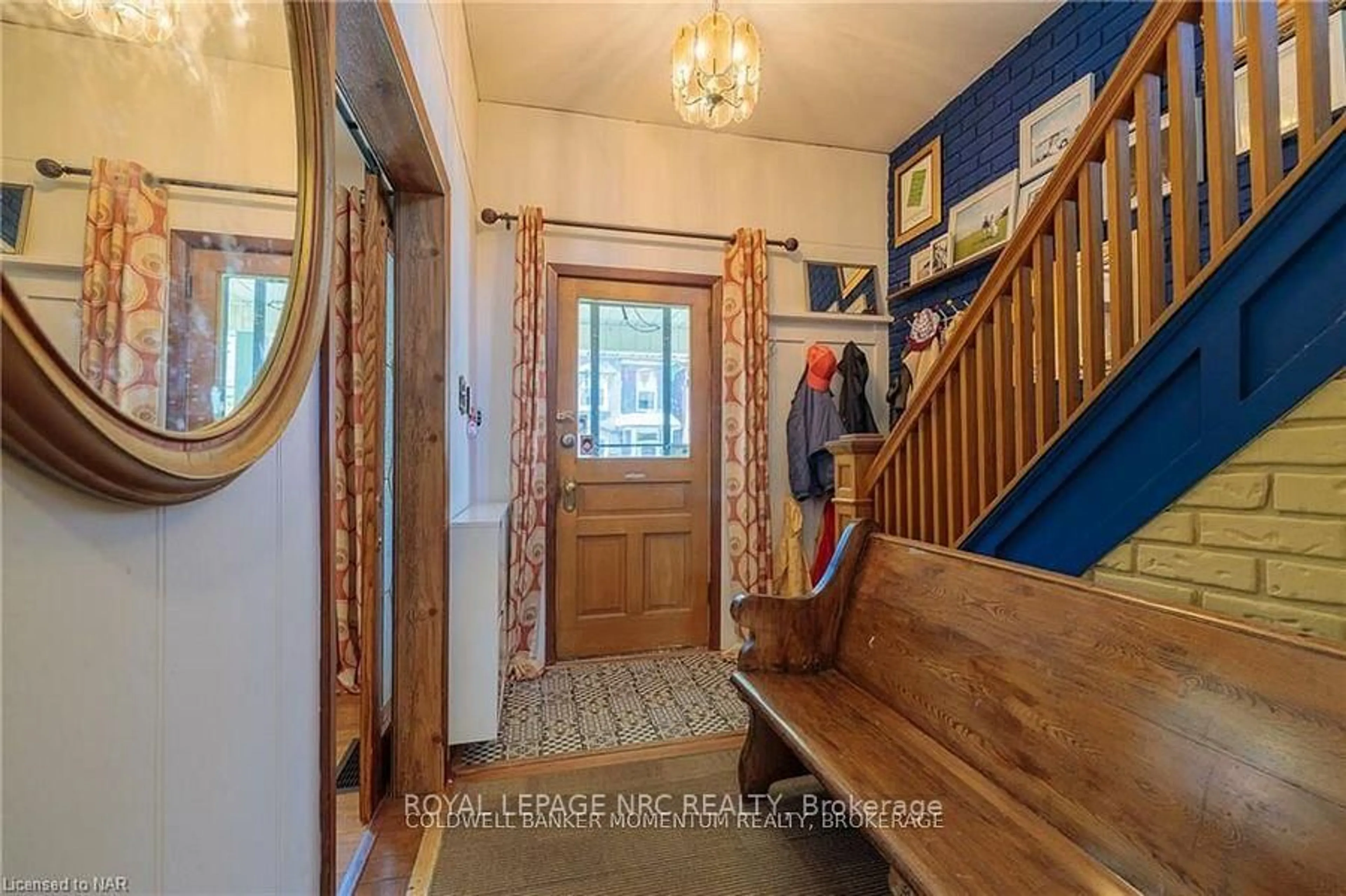 Indoor entryway for 28 William St, Hamilton Ontario L8L 5T7