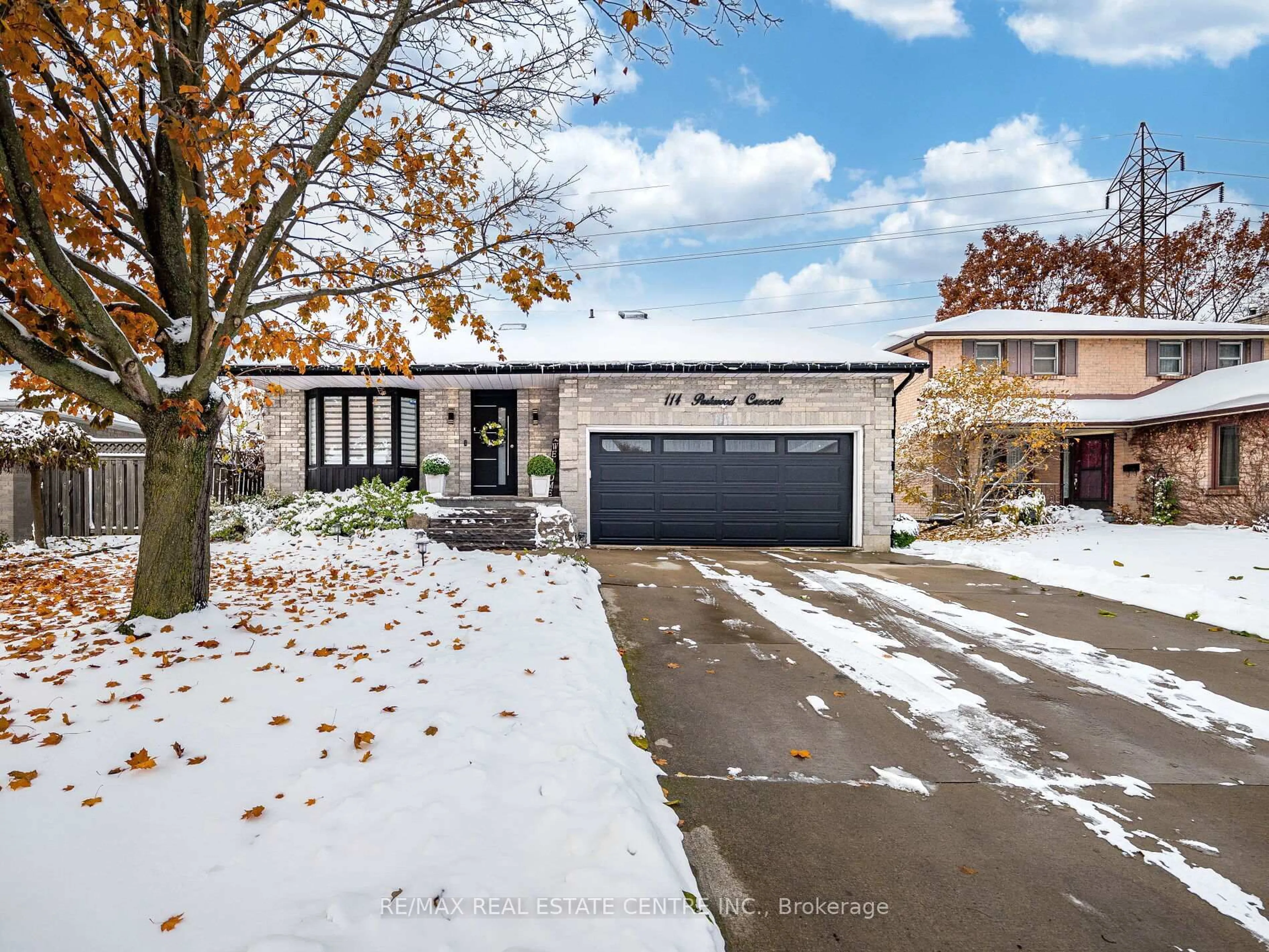 Home with brick exterior material, street for 114 Parkwood Cres, Hamilton Ontario L8V 4Z7