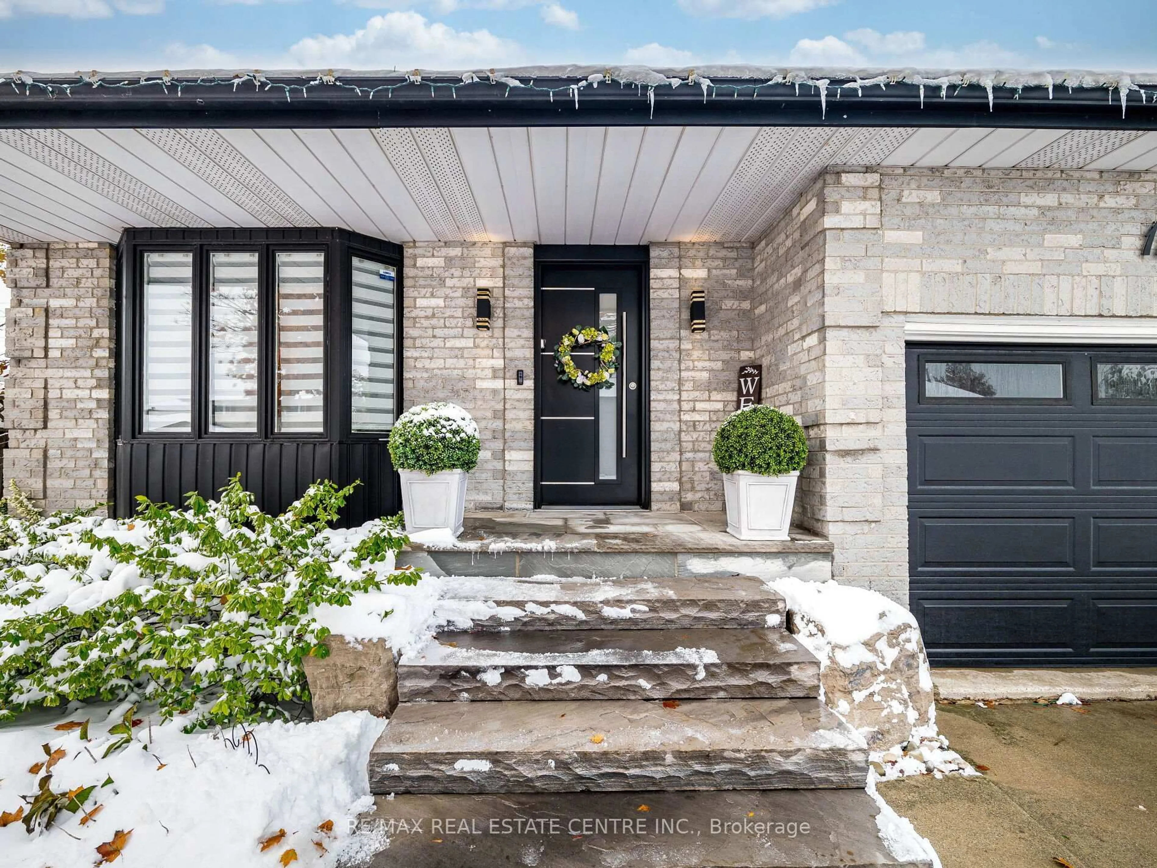 Home with brick exterior material, street for 114 Parkwood Cres, Hamilton Ontario L8V 4Z7