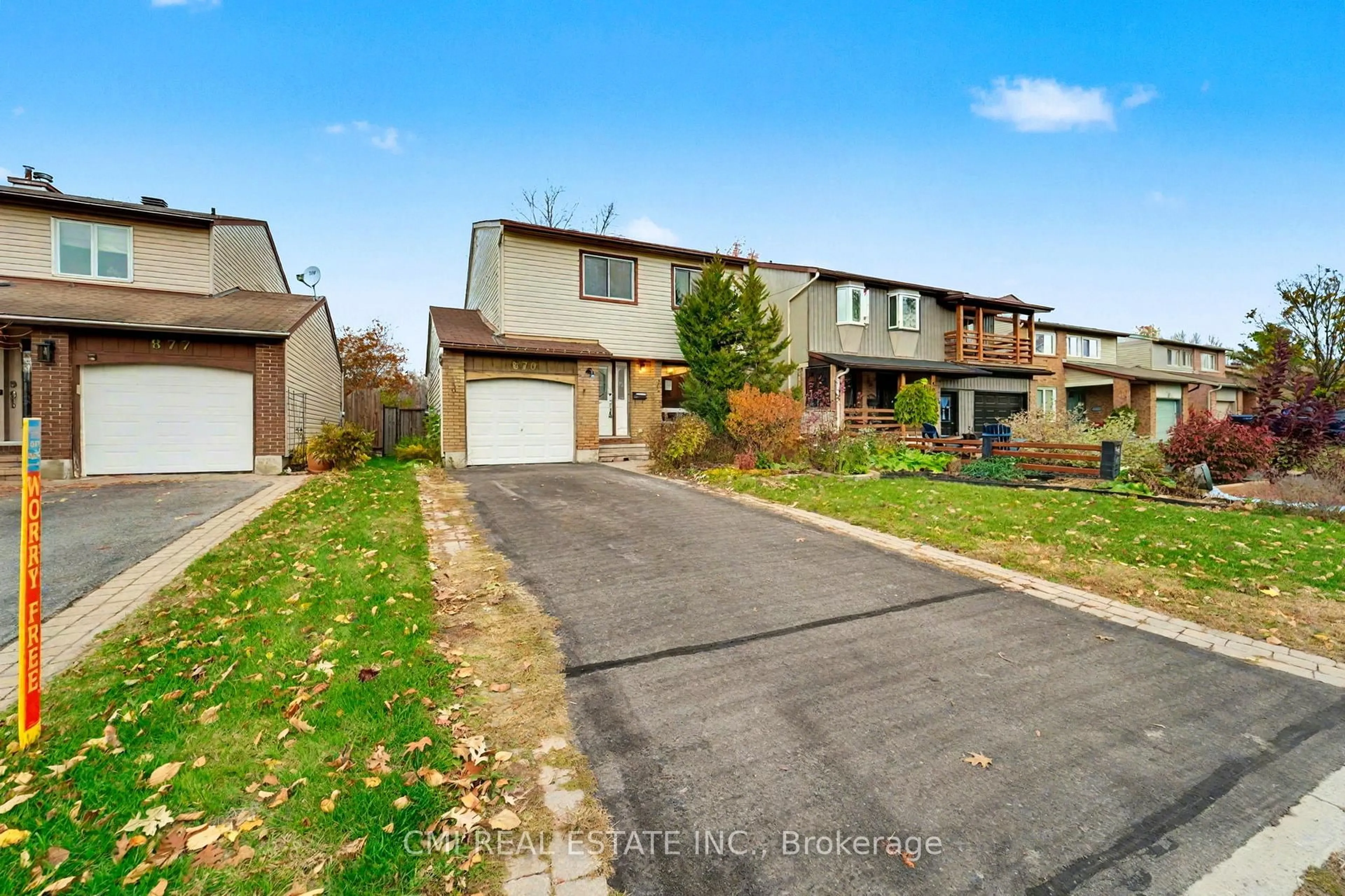 A pic from outside/outdoor area/front of a property/back of a property/a pic from drone, street for 879 Beauclaire Dr, Orleans Ontario K1C 2J5