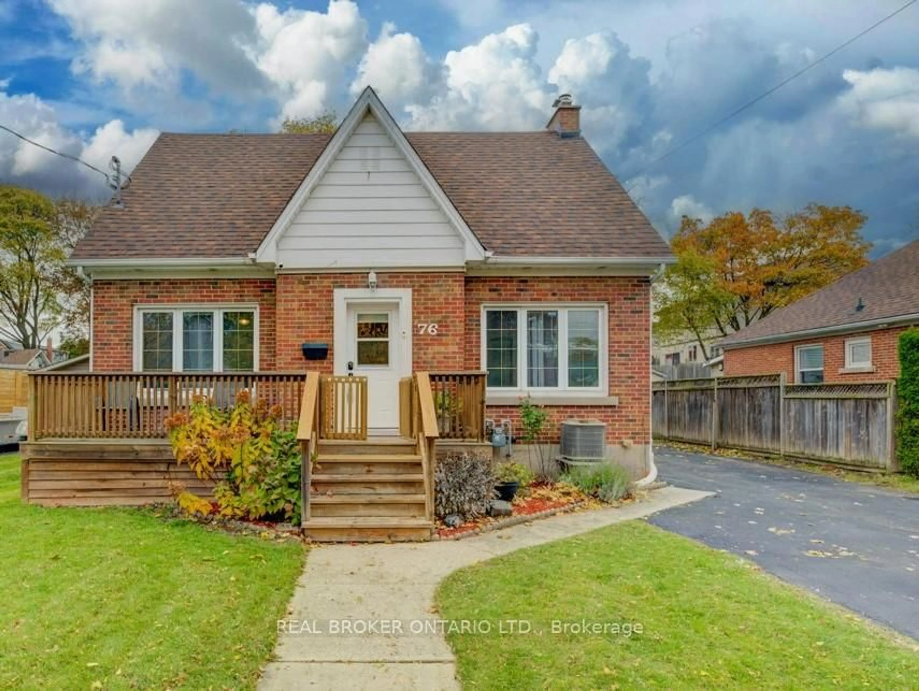 Home with brick exterior material, street for 76 Brentwood Ave, Kitchener Ontario N2H 2C8