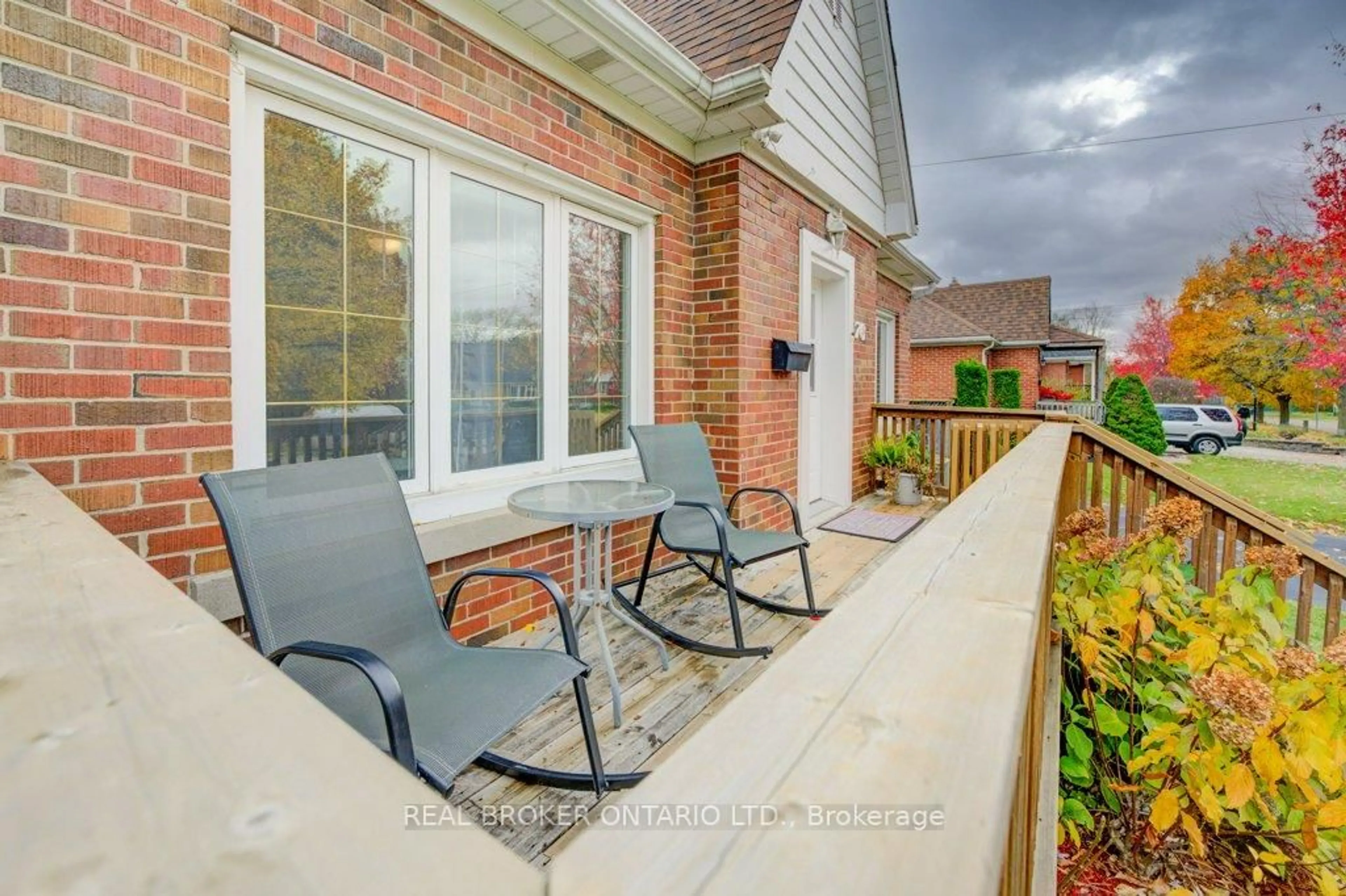 Patio, water/lake/river/ocean view for 76 Brentwood Ave, Kitchener Ontario N2H 2C8