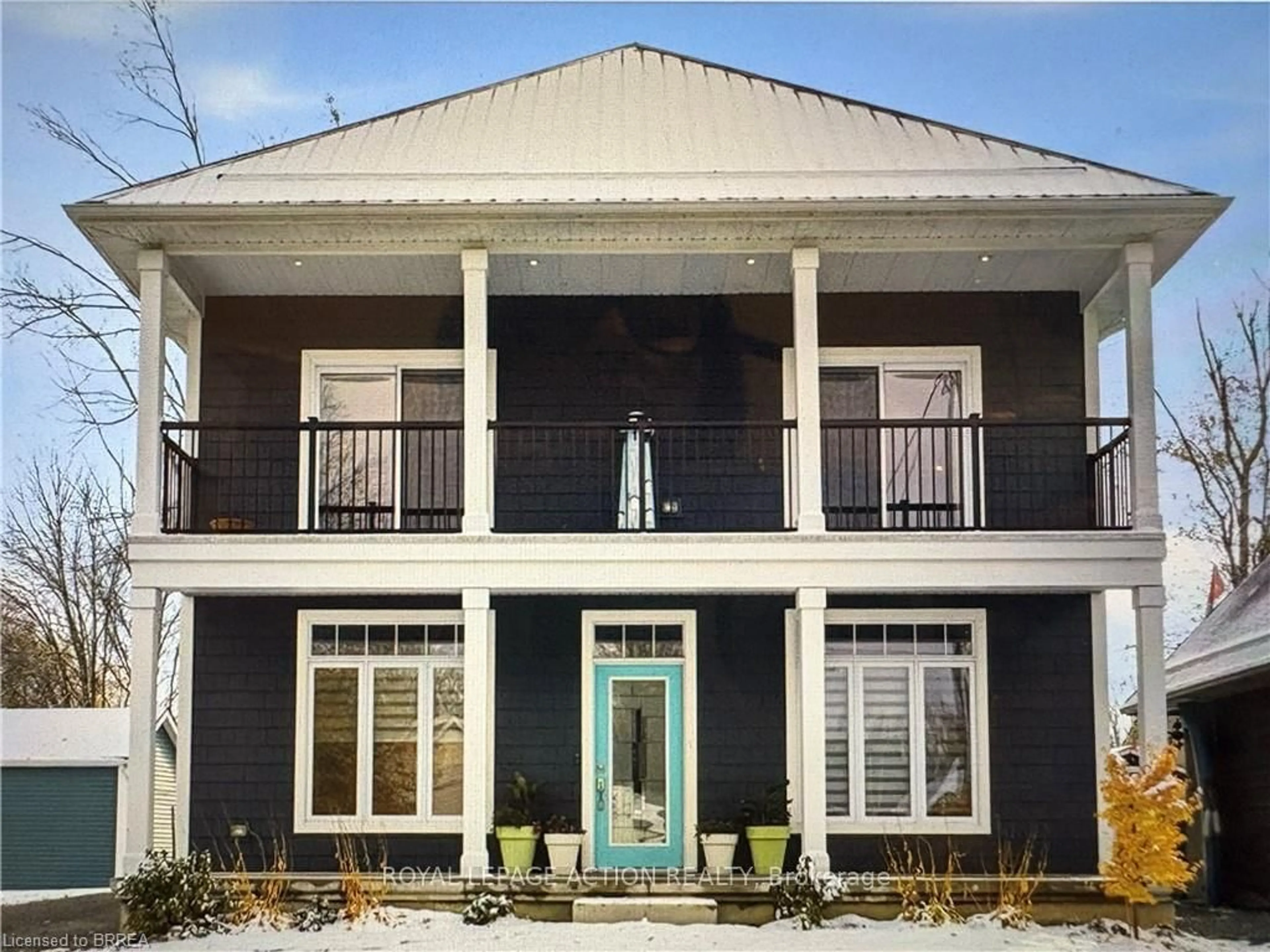 Home with vinyl exterior material, street for 8 Arnold St, Norfolk Ontario N0E 1R0