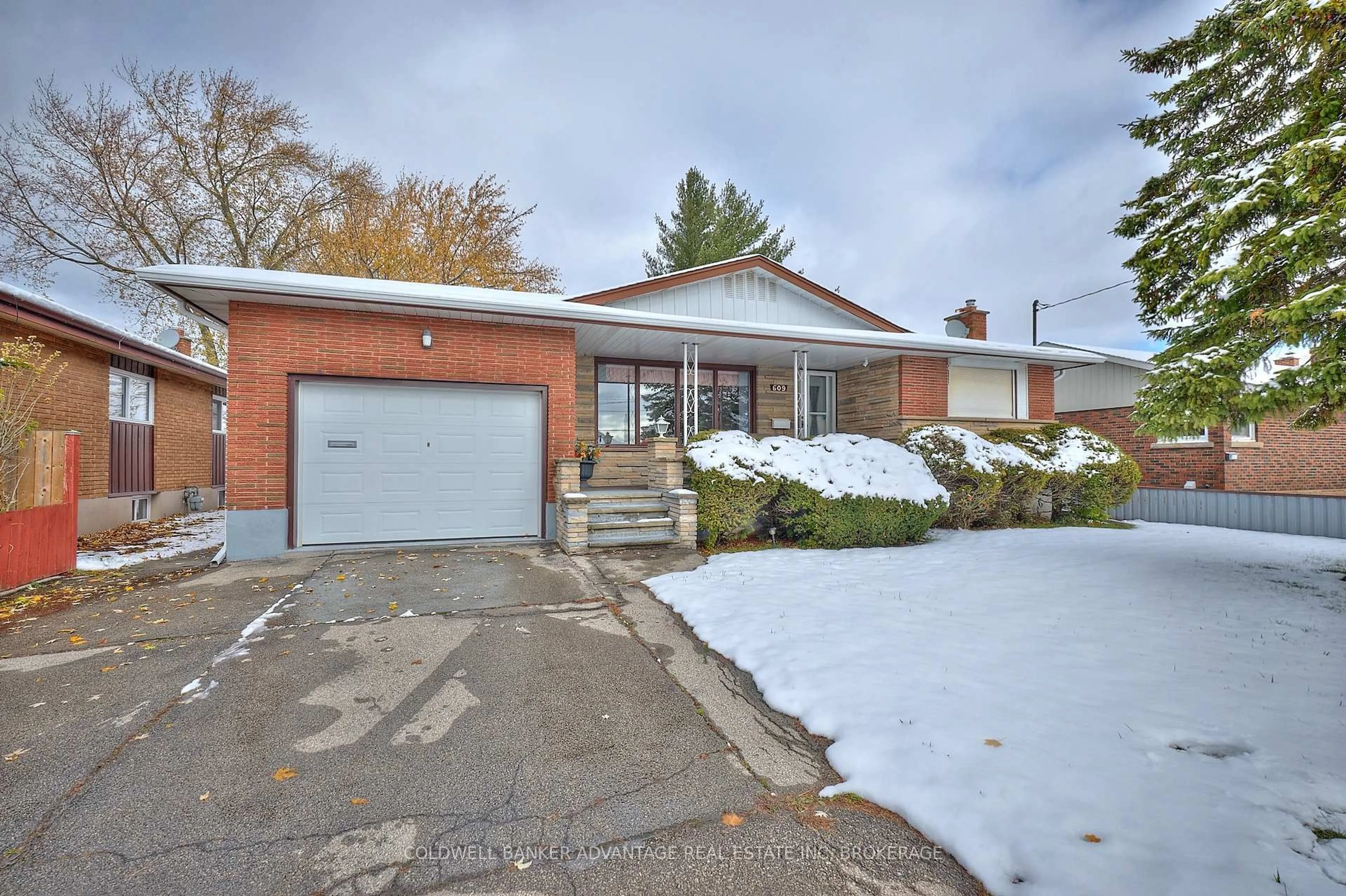 Home with brick exterior material, street for 609 Lincoln St, Welland Ontario L3B 4R2