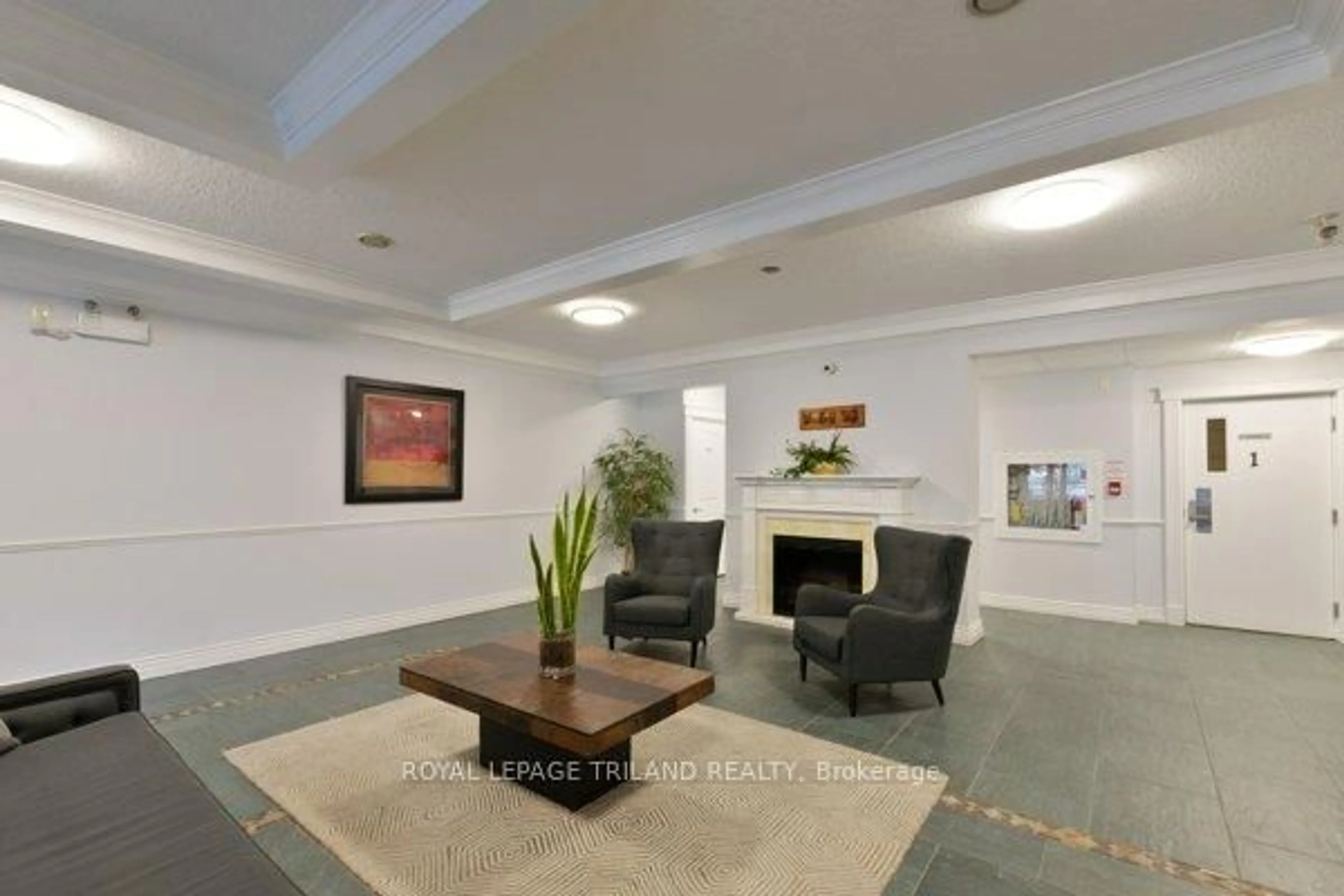 Lobby for 435 Colborne St #407, London East Ontario N6B 2T2