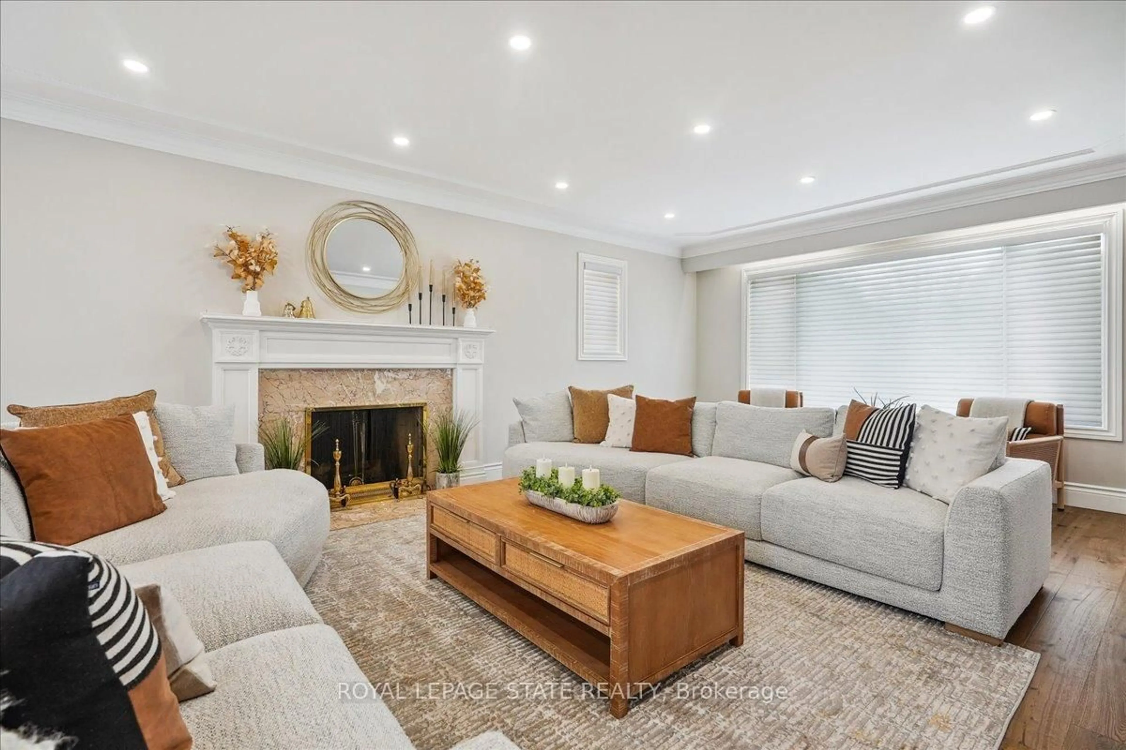 Living room with furniture, unknown for 10 Azalea Crt, Hamilton Ontario L8J 1K4