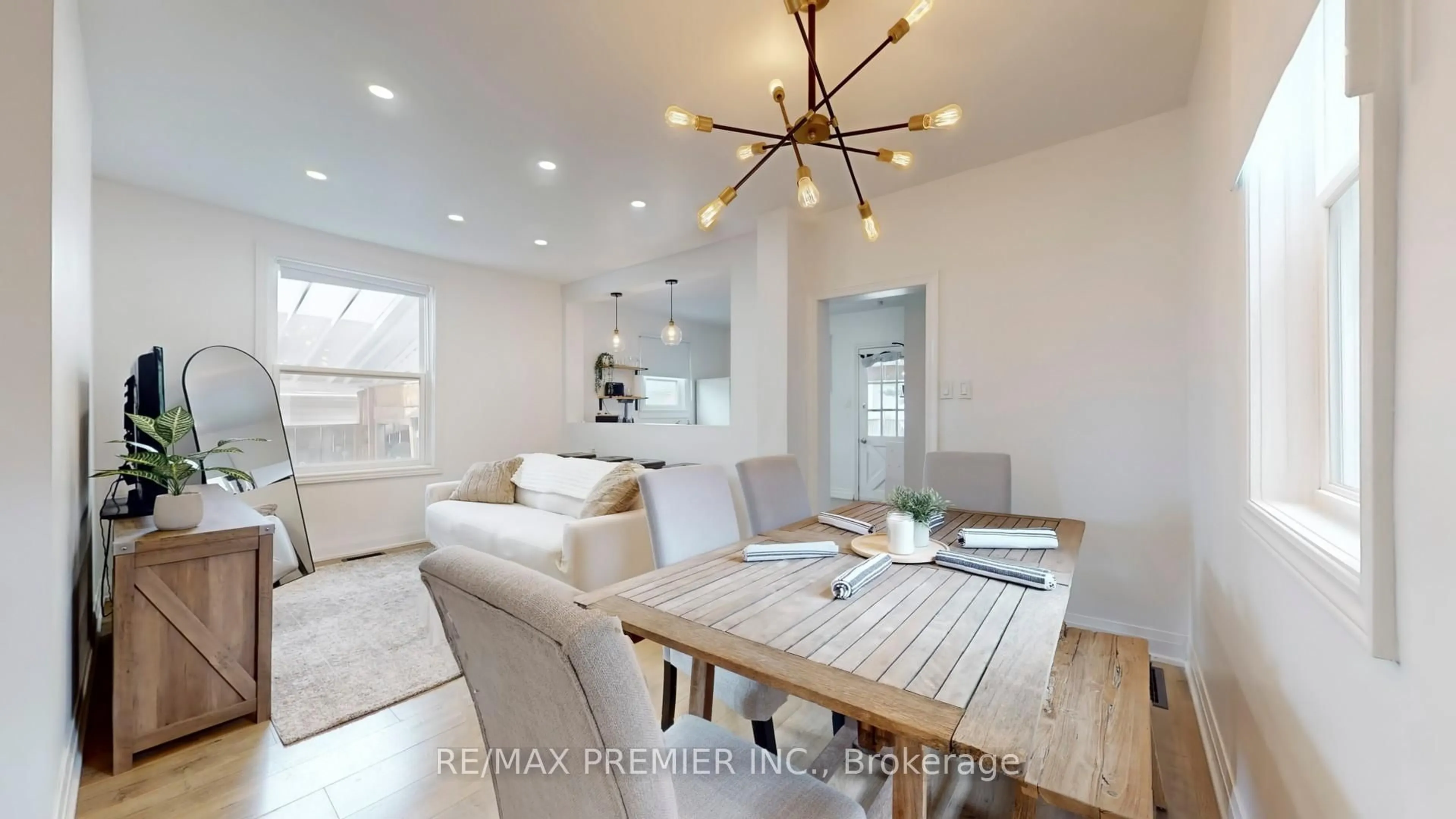 Dining room, wood/laminate floor for 1 Burness Dr, St. Catharines Ontario L2P 1J2