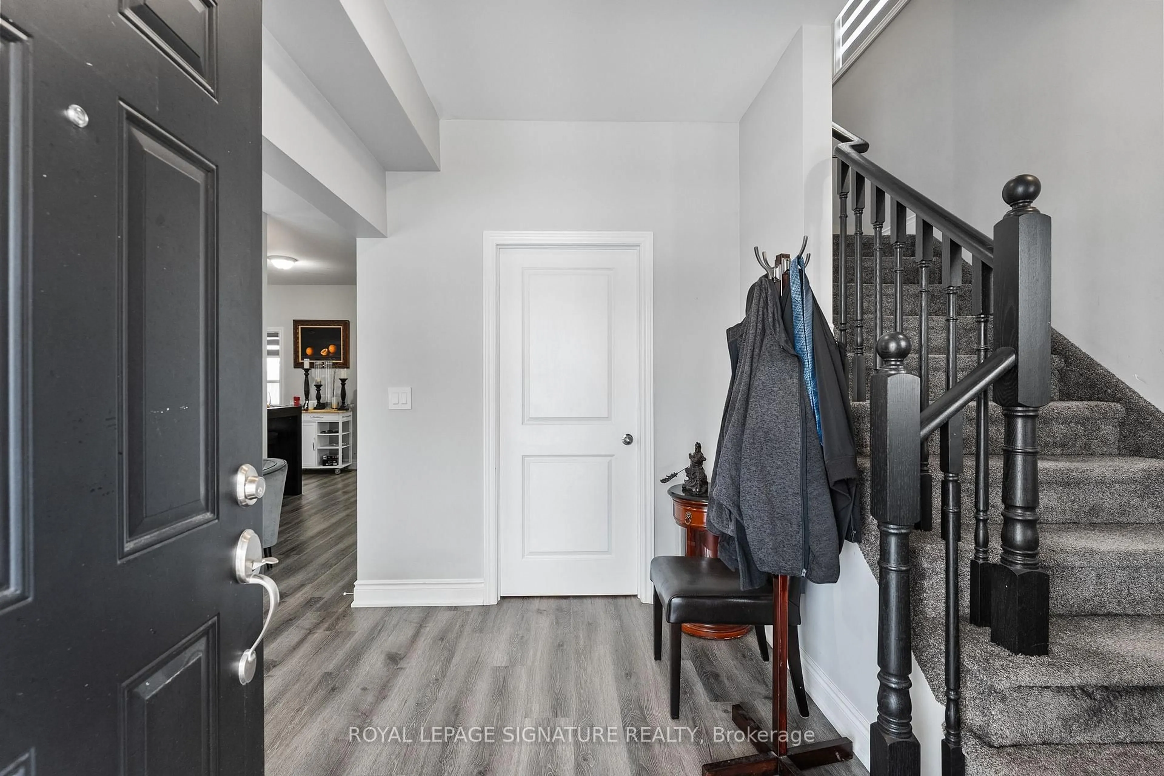 Indoor entryway for 649 Wilkins Gate, Cobourg Ontario K9A 1M9