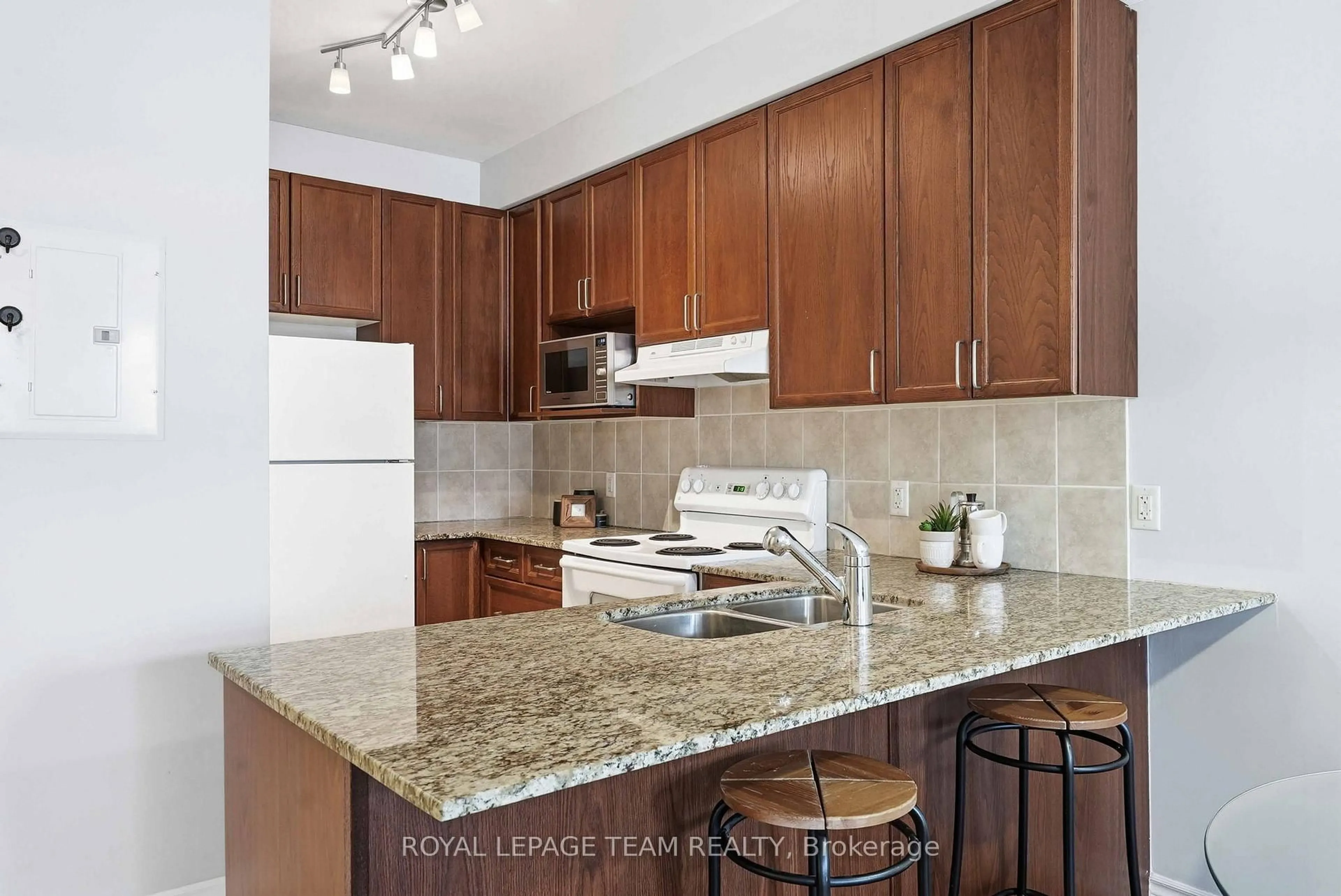 Standard kitchen, ceramic/tile floor for 205 Bolton St #217, Ottawa Ontario K1N 1K7