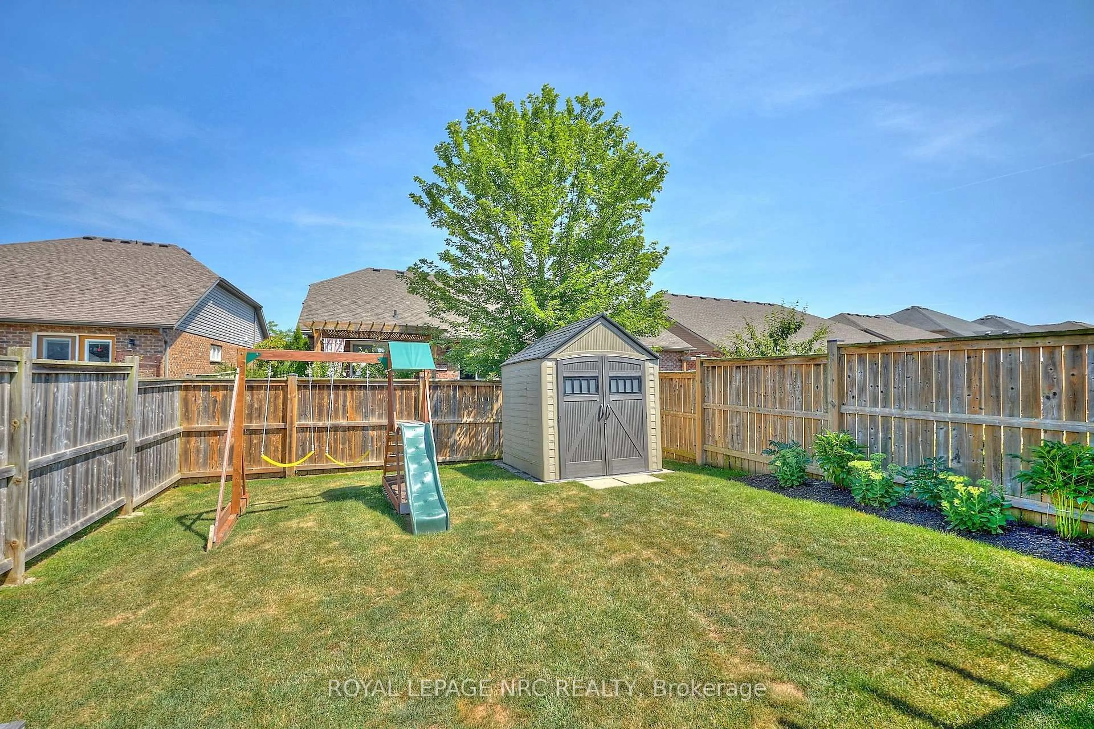 Shed for 118 Roselawn Cres, Welland Ontario L3C 0C4