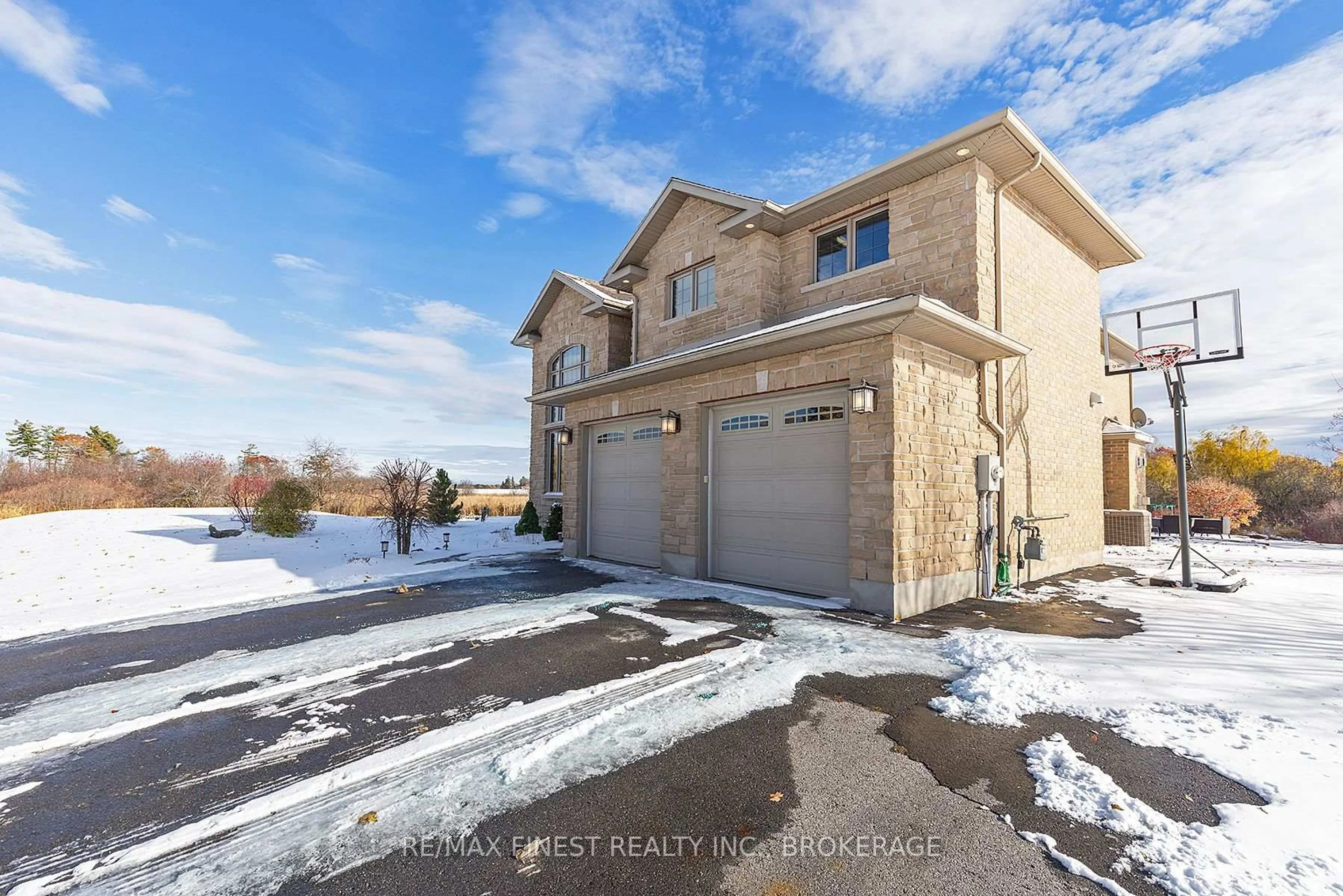 A pic from outside/outdoor area/front of a property/back of a property/a pic from drone, street for 1430 PERRADICE Dr, Kingston Ontario K7L 4V3