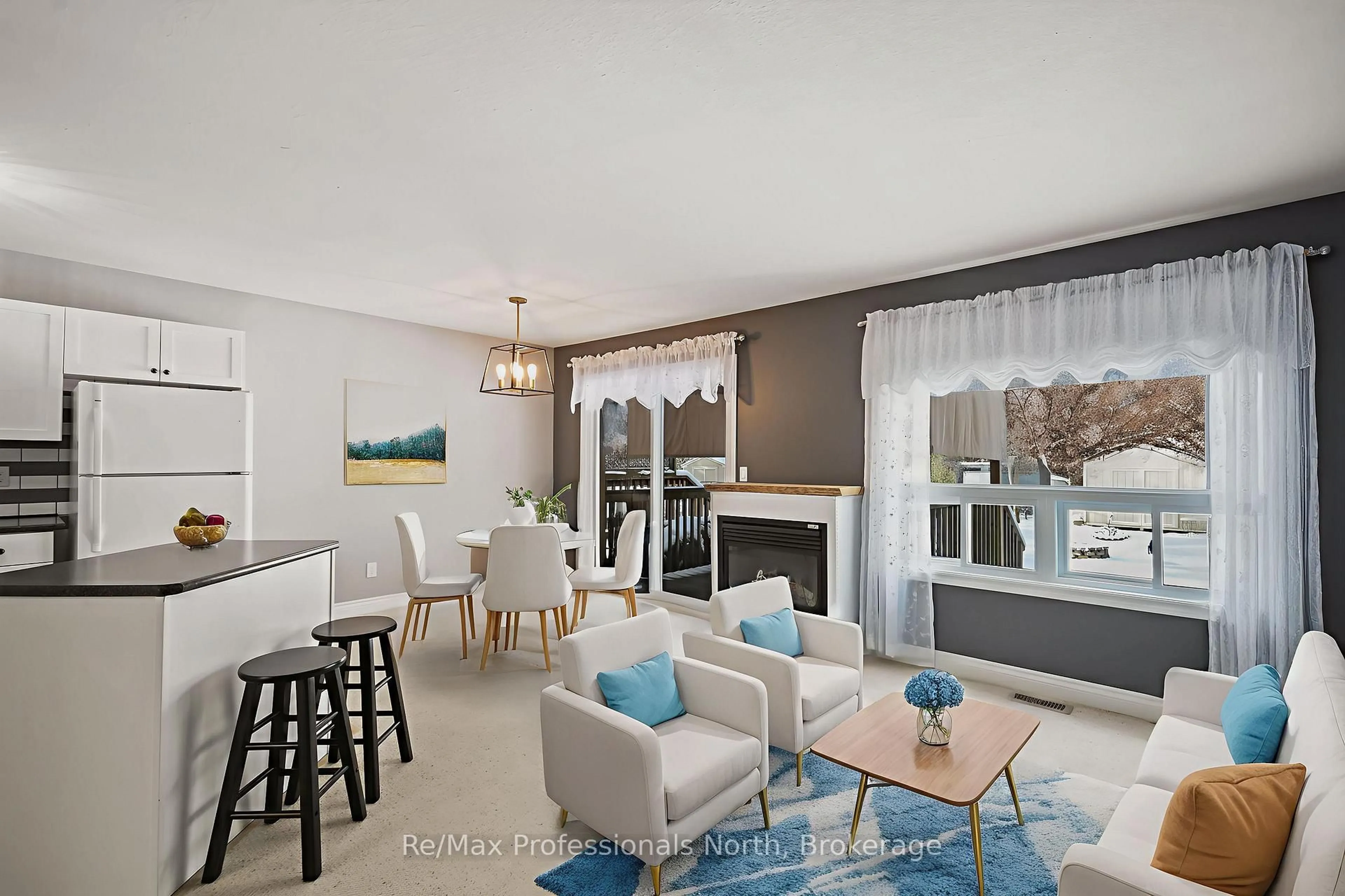 Living room with furniture, unknown for 151 Pine St, Bracebridge Ontario P1L 2H8