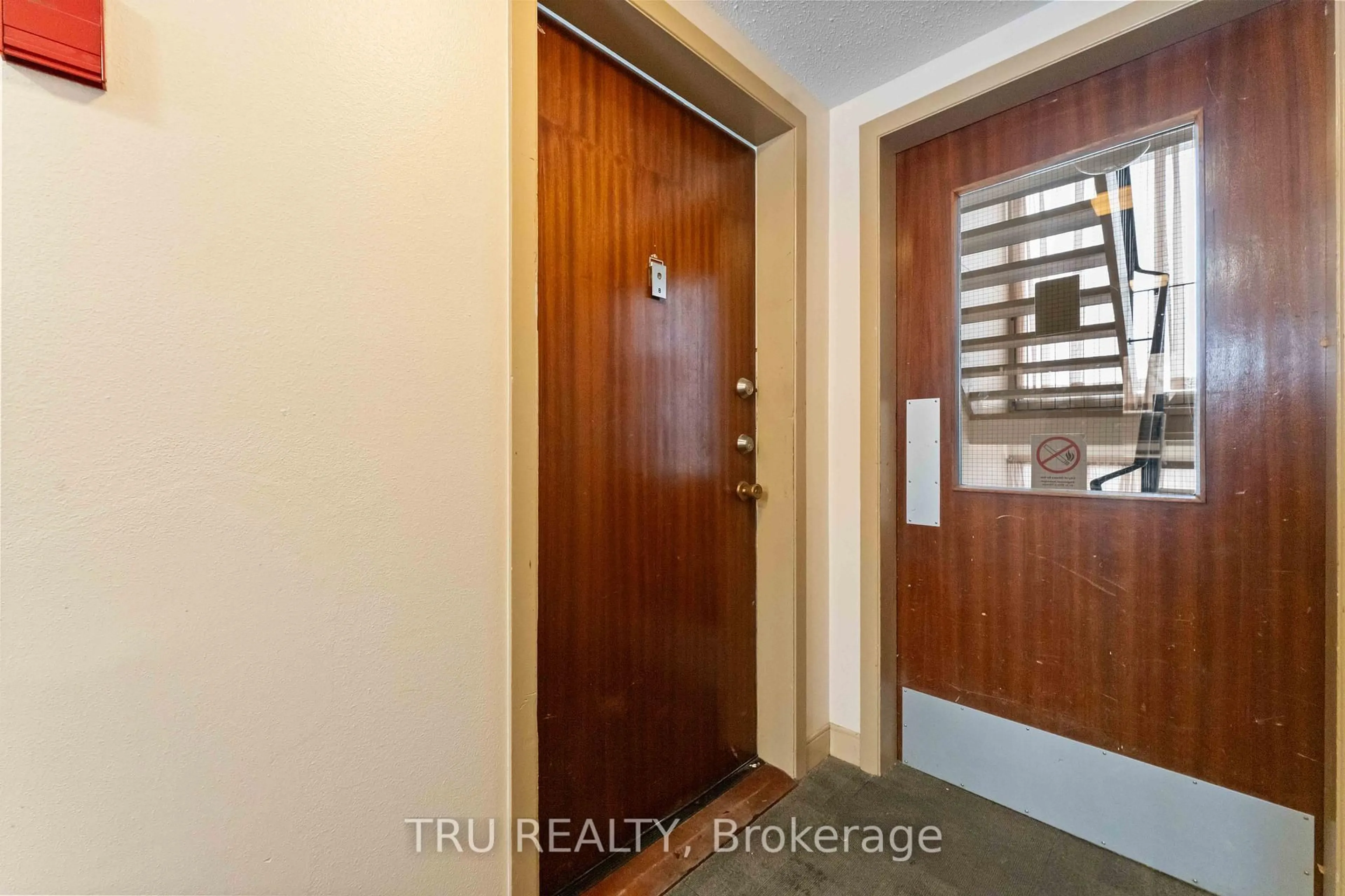 Indoor entryway for 898 Elmsmere Rd #8, Ottawa Ontario K1J 7T6